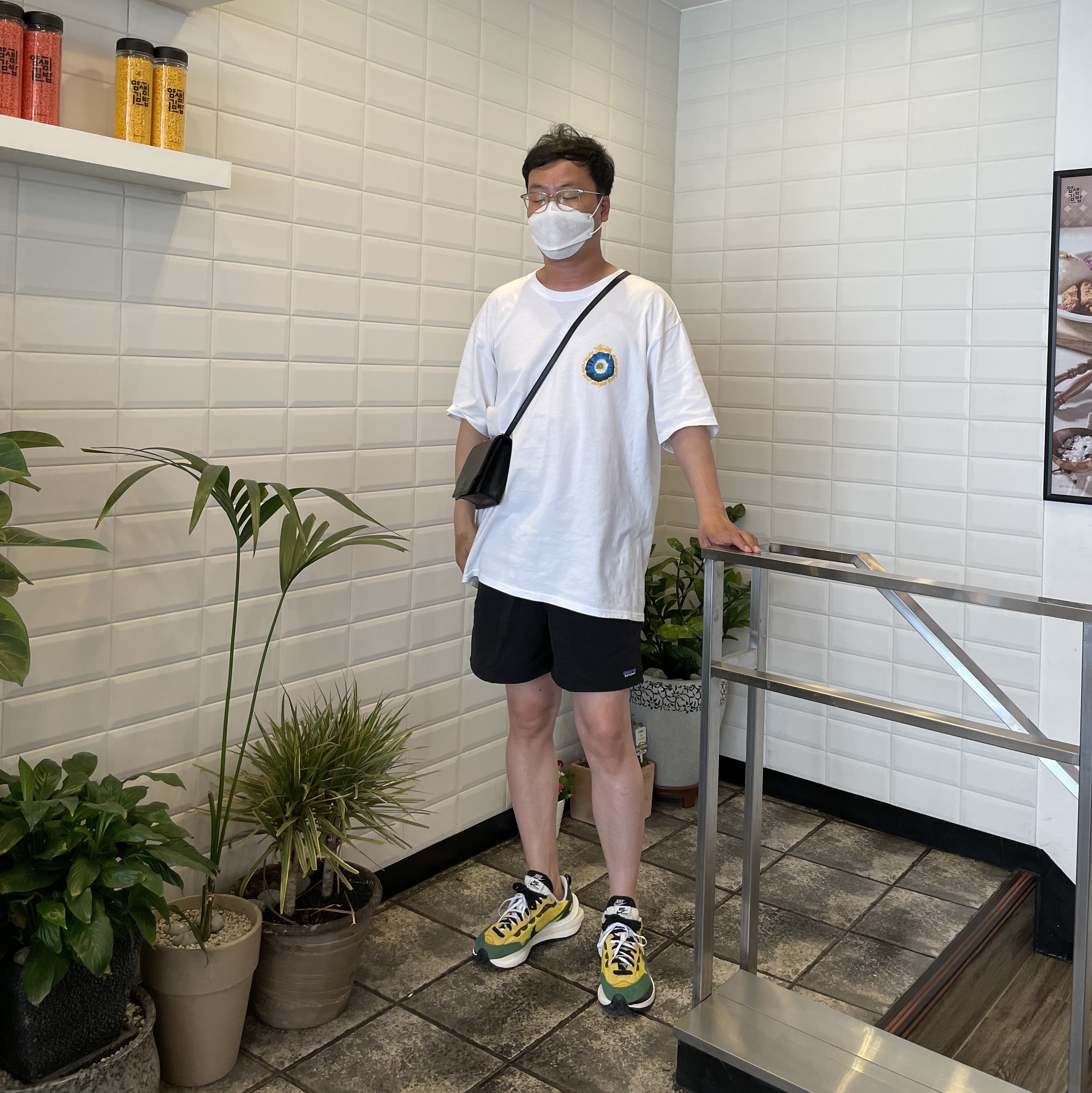 Nike x Sacai VaporWaffle Tour Yellow & Gorge Green Sail 착용 스타일
