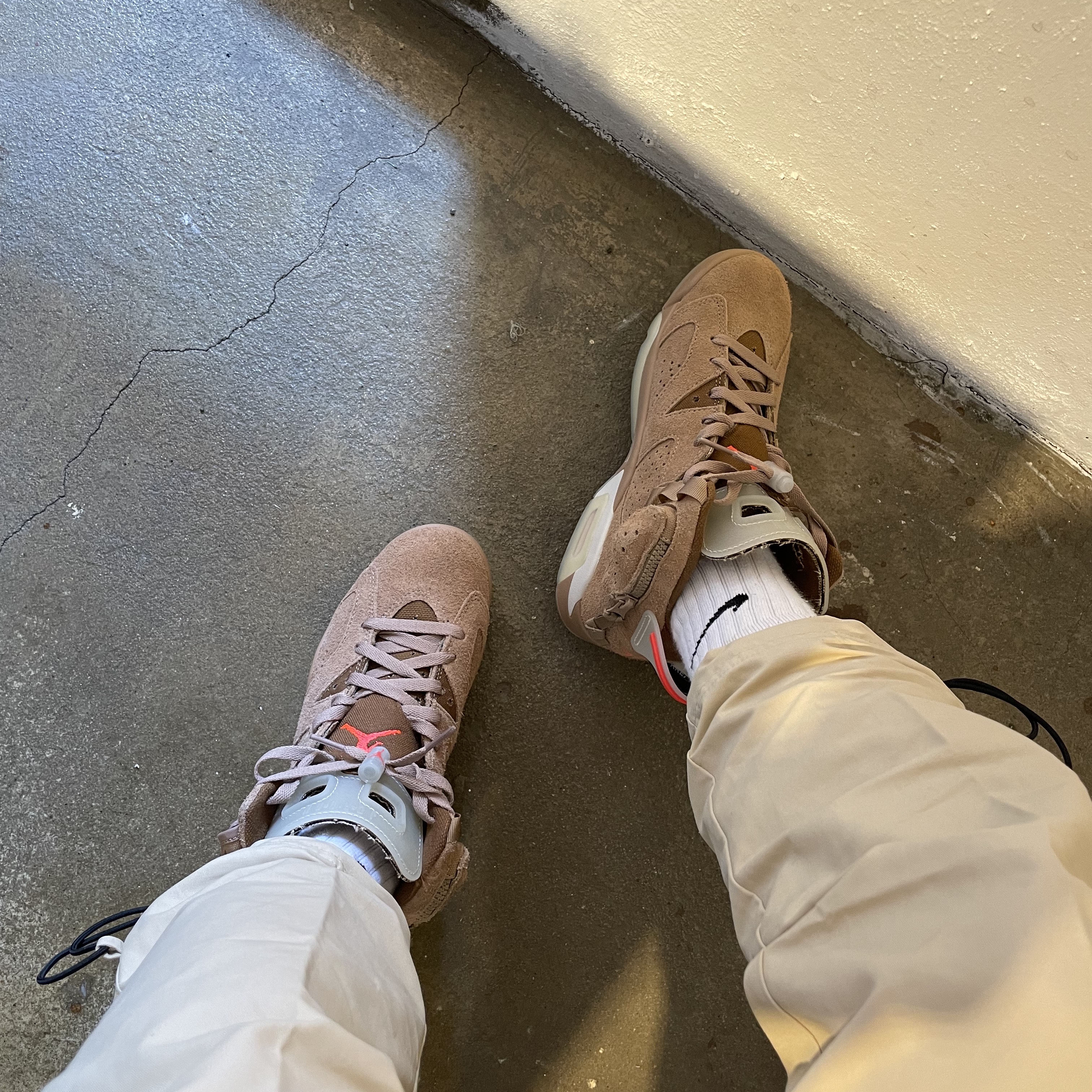Jordan 6 x Travis Scott Retro SP British Khaki, Jordan x Travis Scott S/S Top - Asia 착용 스타일 - 2