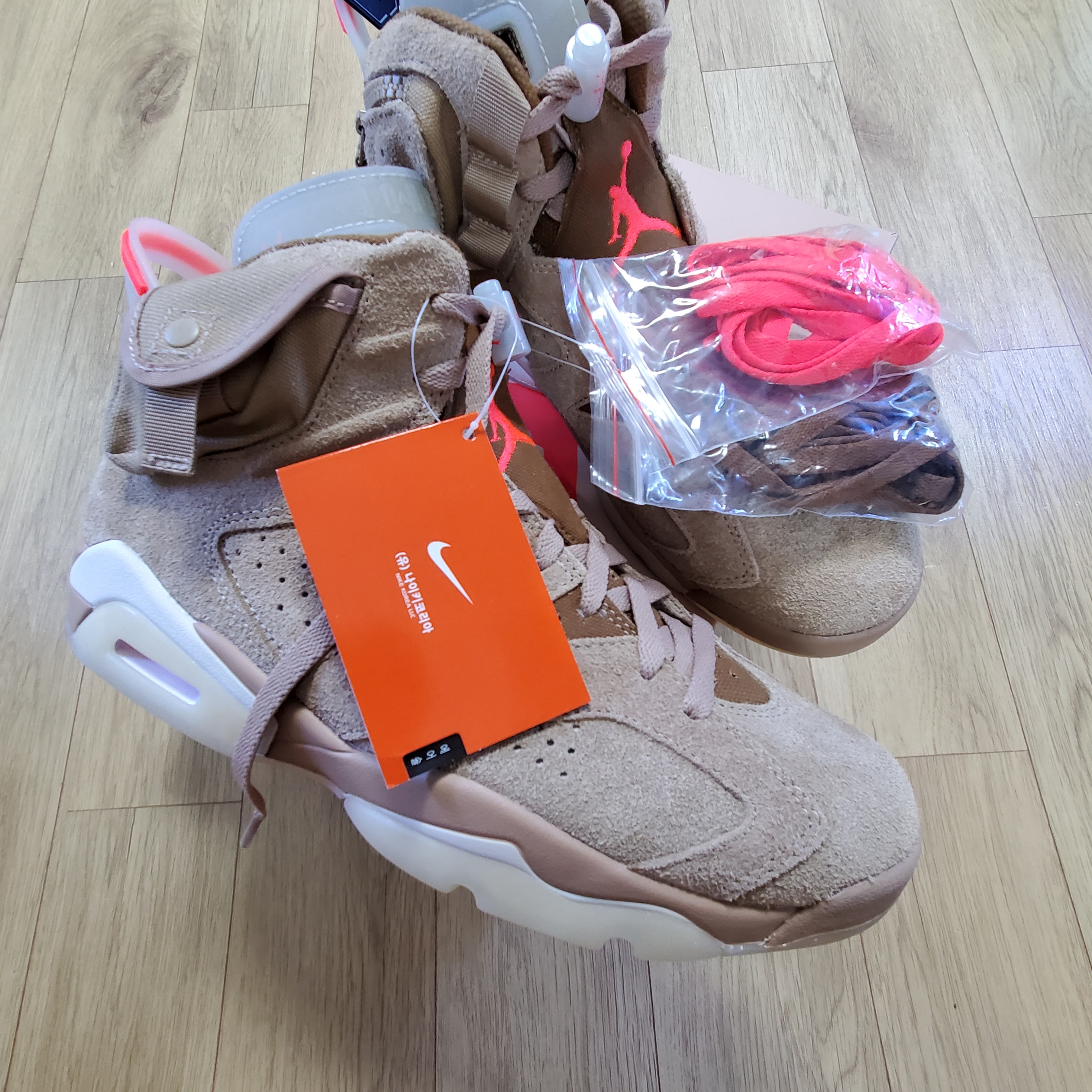 Jordan 6 x Travis Scott Retro SP British Khaki 착용 스타일 - 1