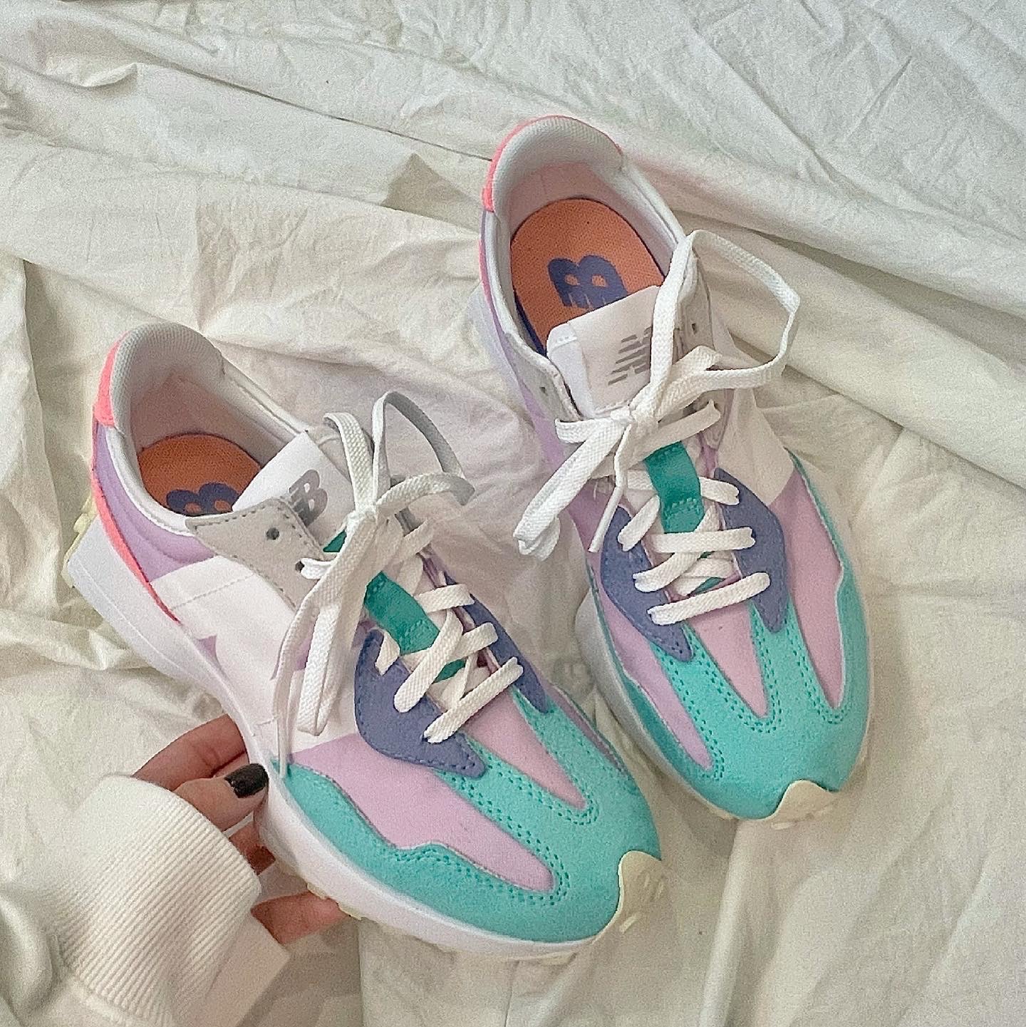 (W) New Balance 327 Summer Jade 착용 스타일