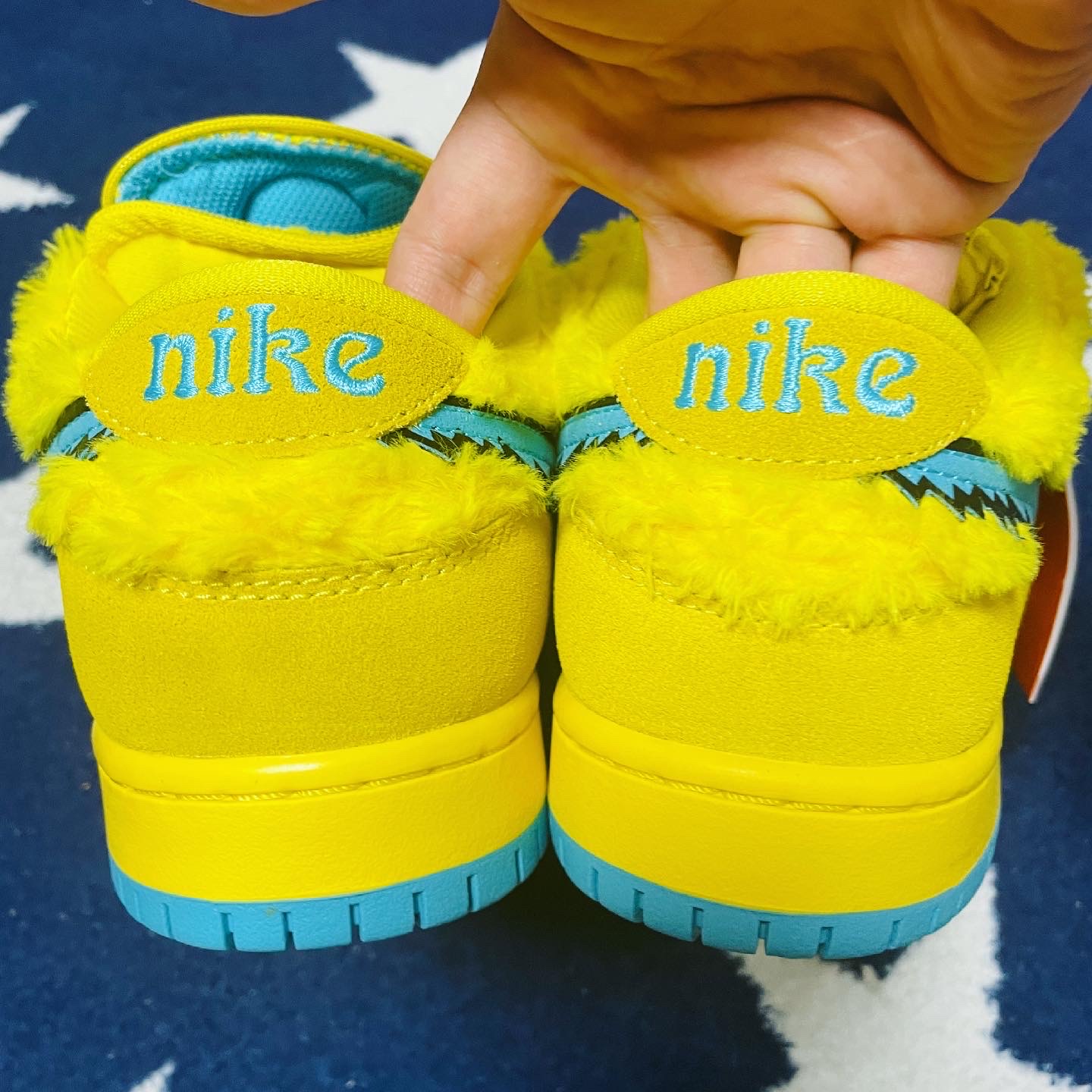 Nike x Grateful Dead SB Dunk Low Yellow Bear 착용 스타일 - 5