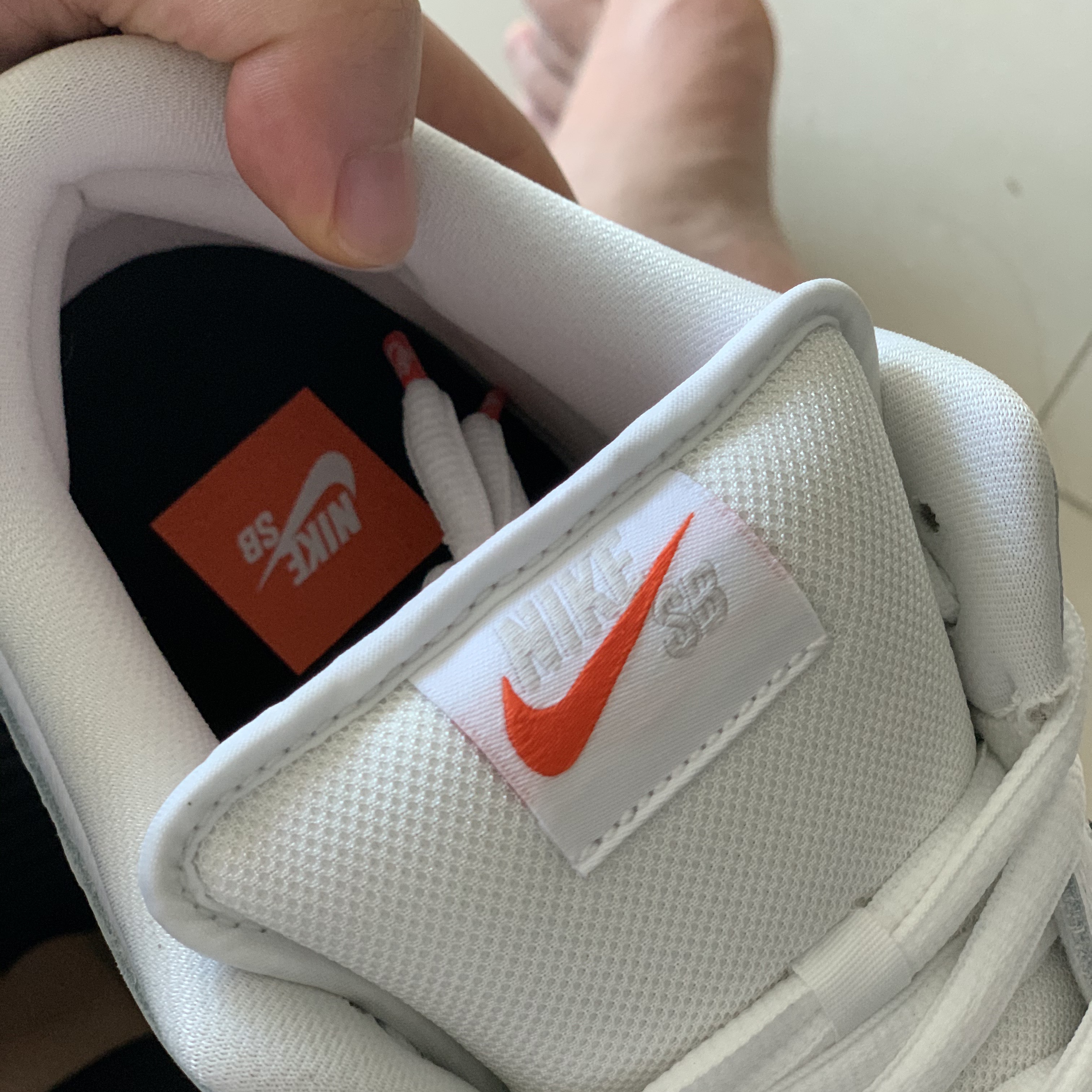 Nike SB Dunk Low Pro ISO Orange Label White Navy 착용 스타일 - 4