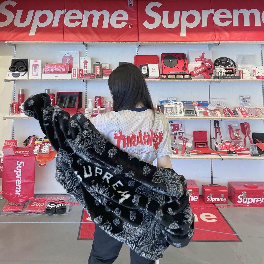 Supreme Bandana Faux Fur Bomber Jacket Black - 21SS, Supreme Hanes Boxer Briefs Black (4 Pack) 착용 스타일 - 1