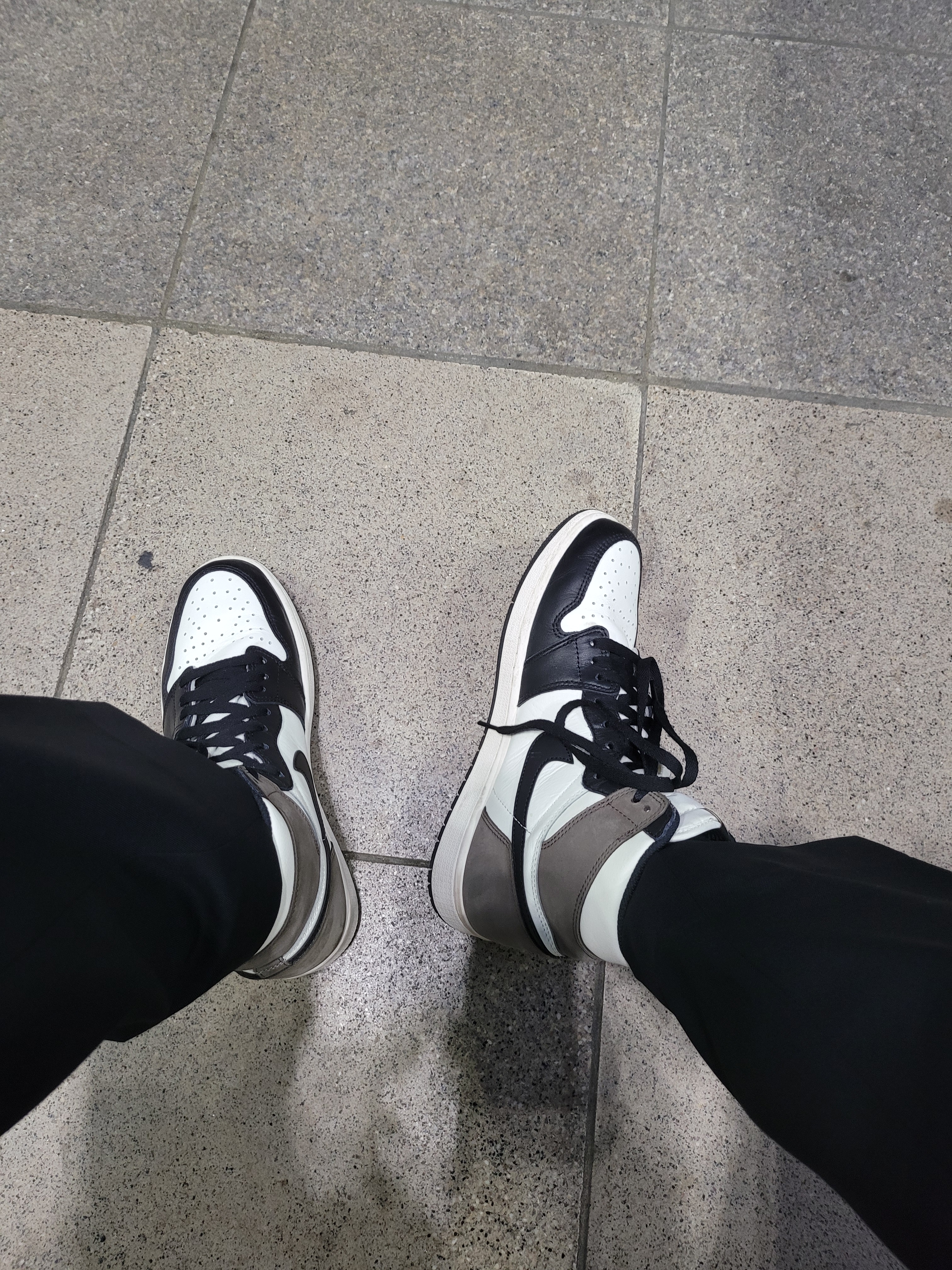 Jordan 1 Retro High OG Black Mocha 착용 스타일