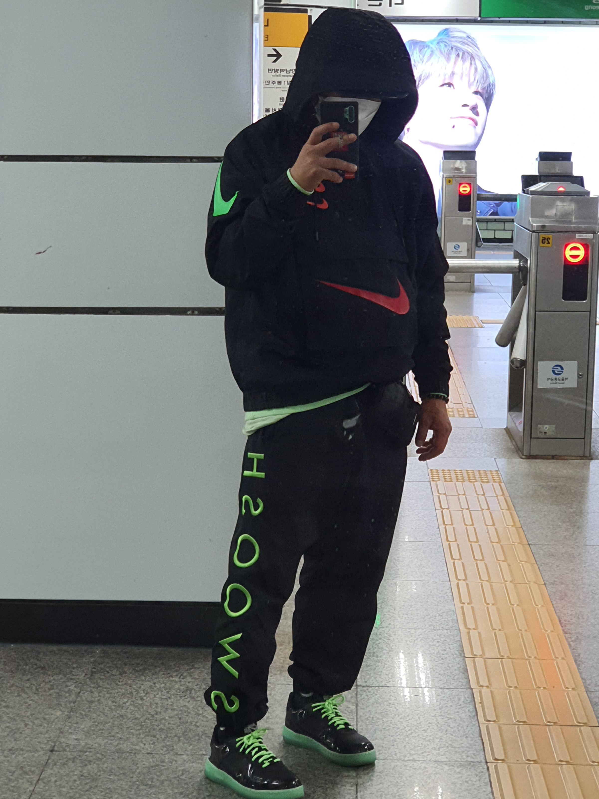 Nike Air Force 1 React LV8 Barely Green 착용 스타일