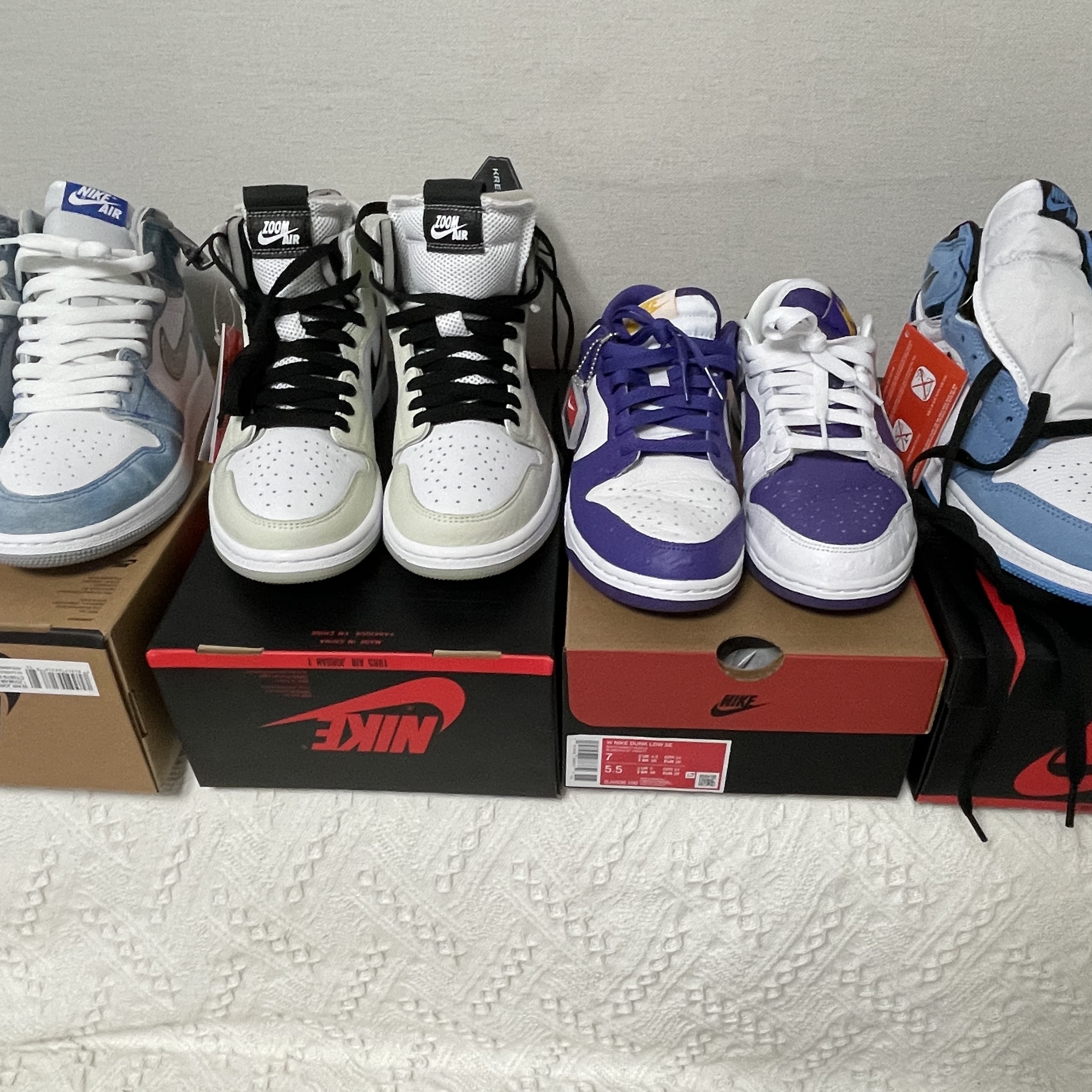 (W) Nike Dunk Low SE Flip, (W) Jordan 1 Zoom Air CMFT Light Bone 착용 스타일