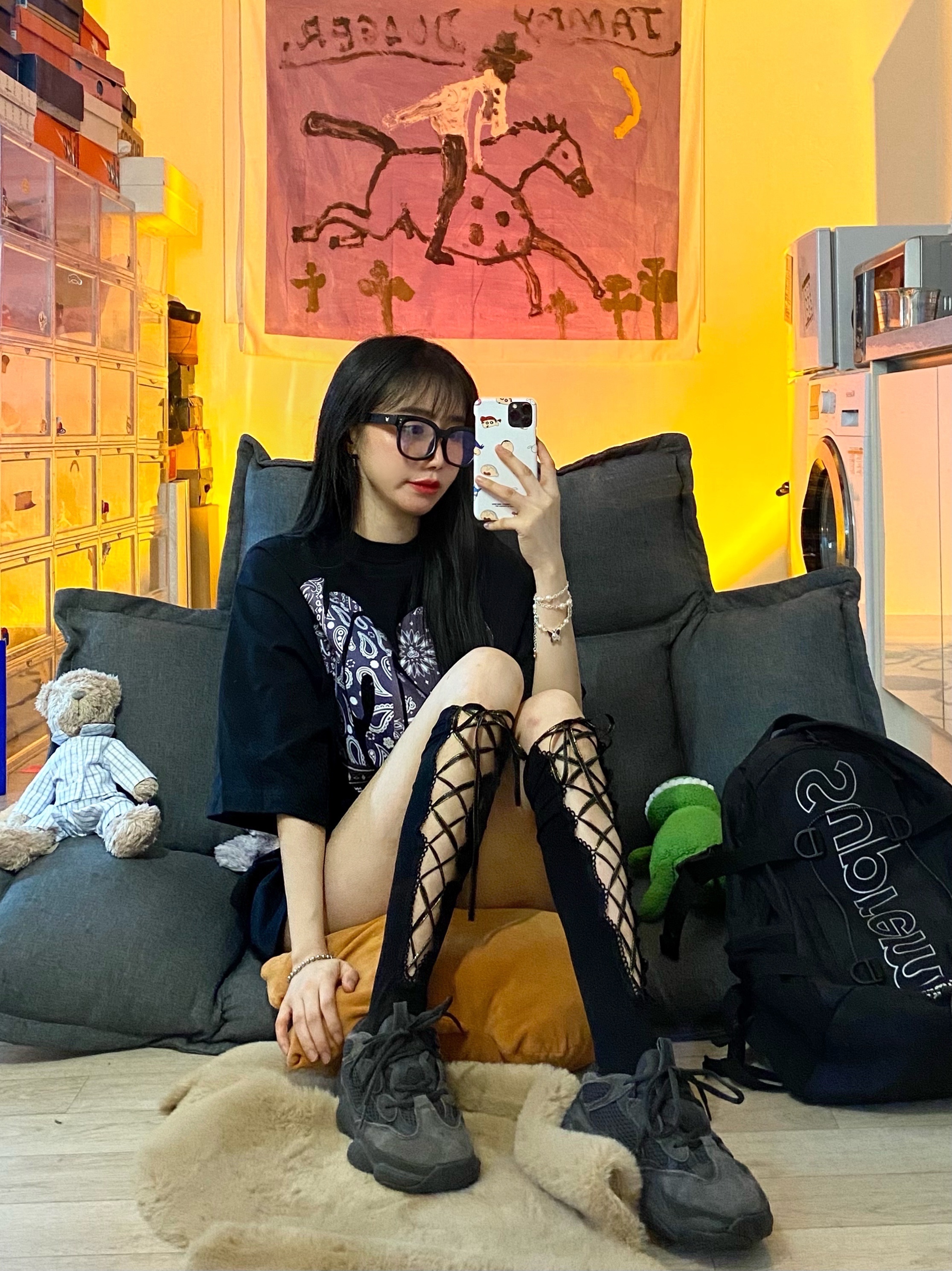 Adidas Yeezy 500 Utility Black 2018/2020, Supreme Backpack Black - 18FW 착용 스타일