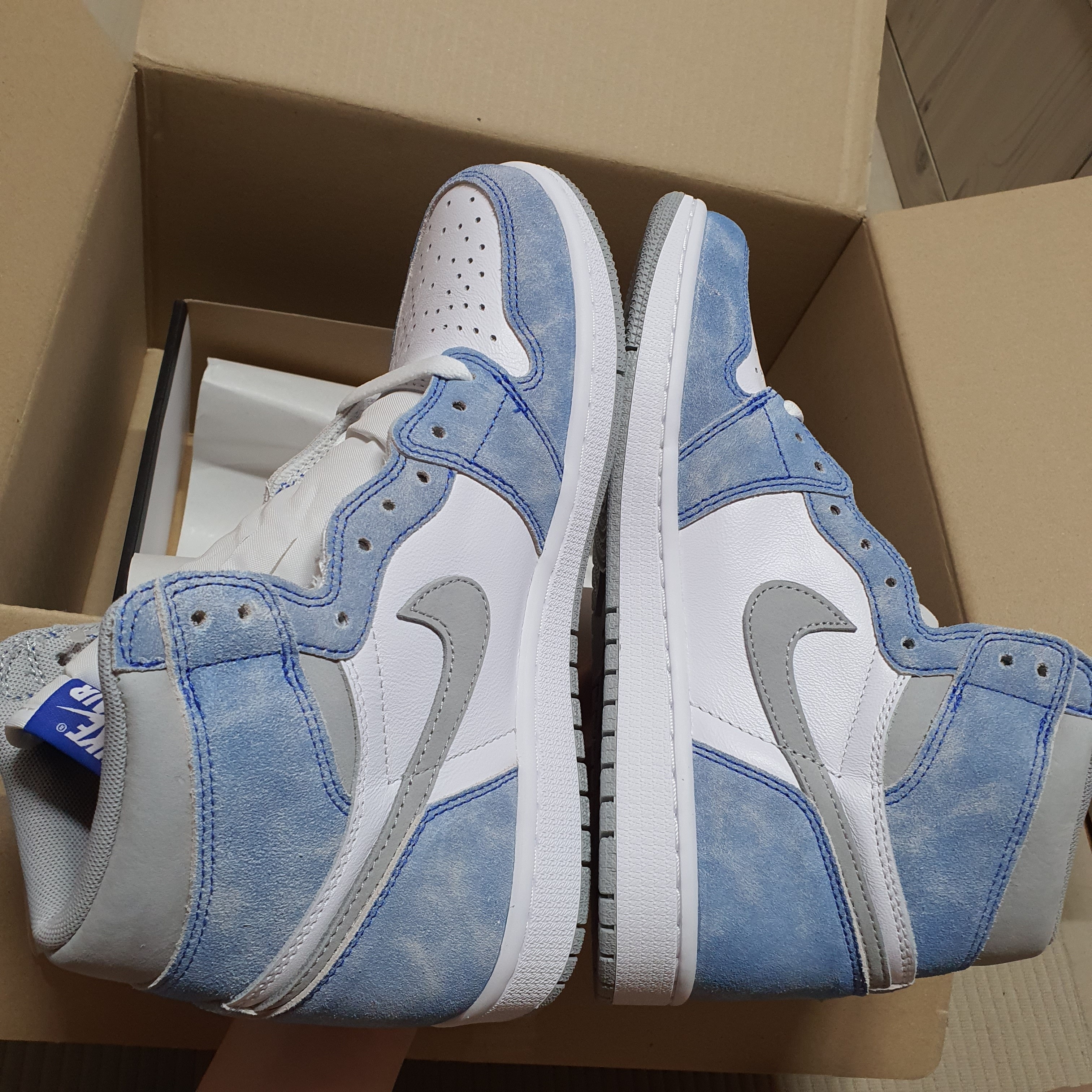 Jordan 1 Retro High OG Hyper Royal 착용 스타일 - 2