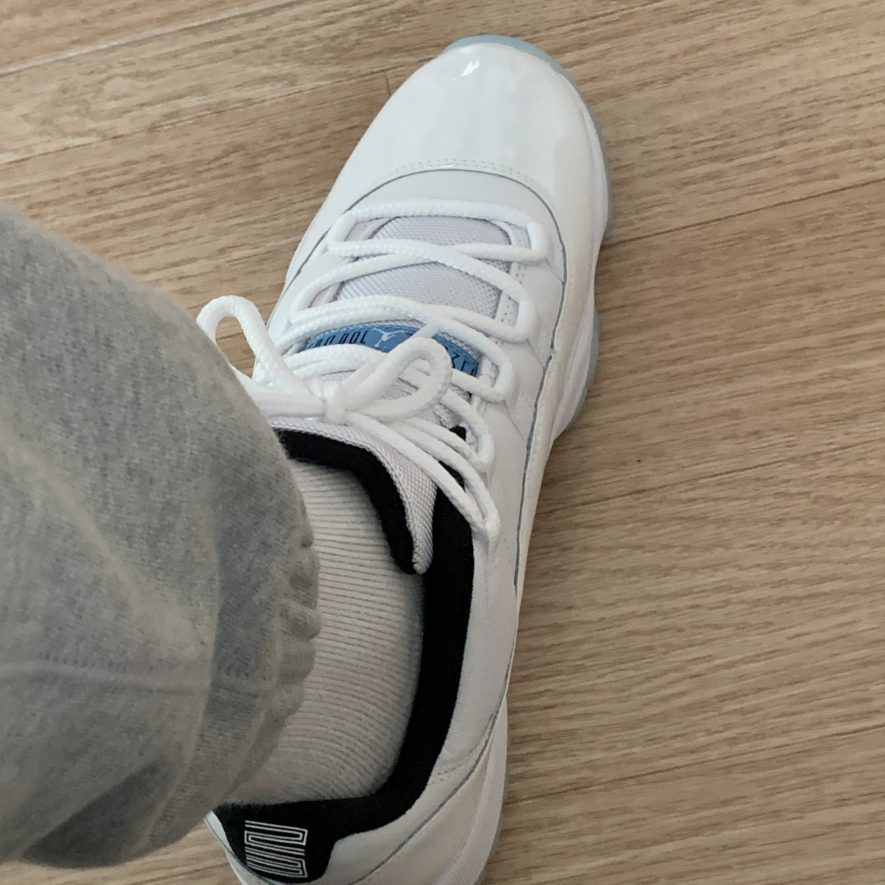 Jordan 11 Retro Low Legend Blue 착용 스타일 - 2
