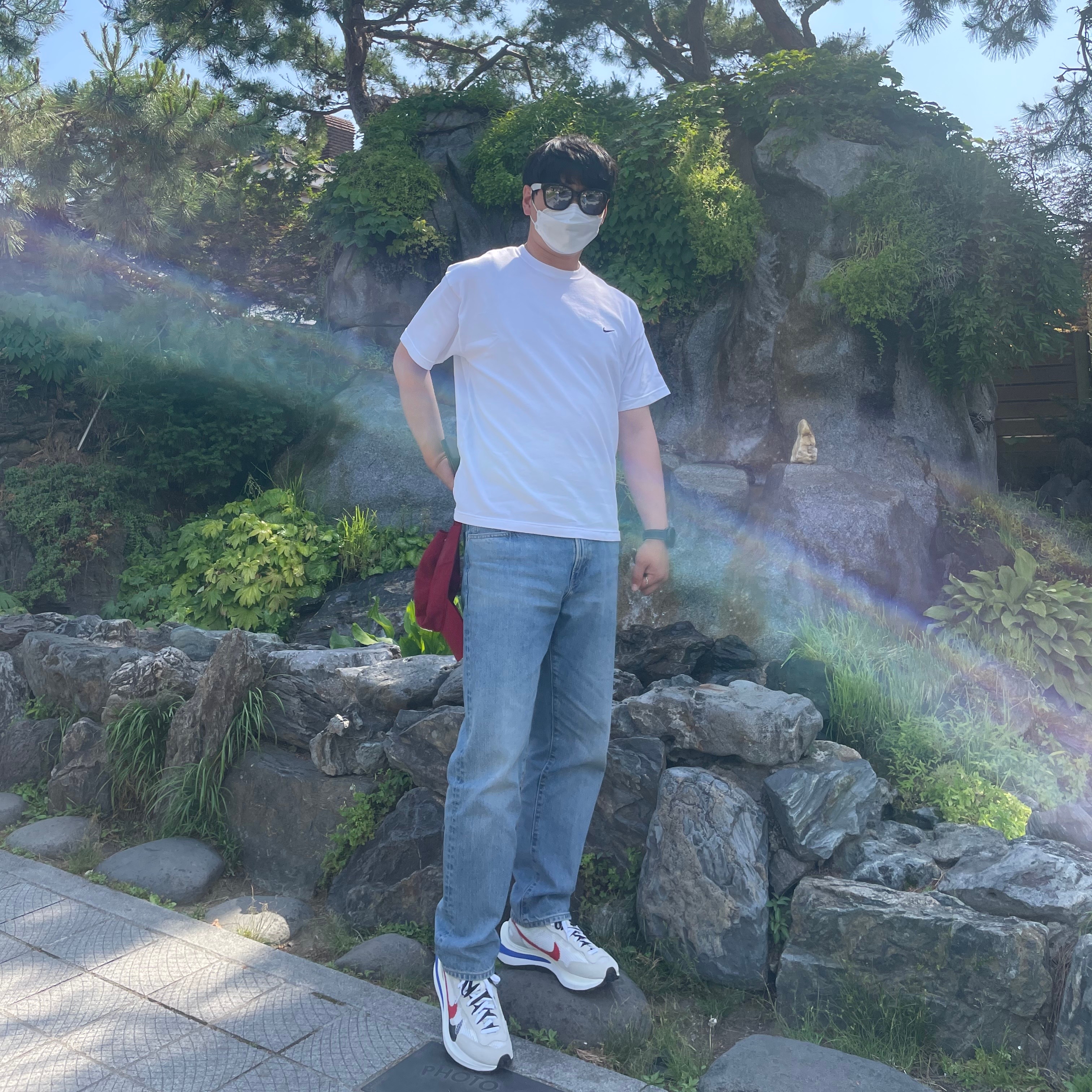 Nike x Sacai VaporWaffle Royal Fuchsia, Nike NRG Solo Swoosh T-Shirt White - Asia 착용 스타일