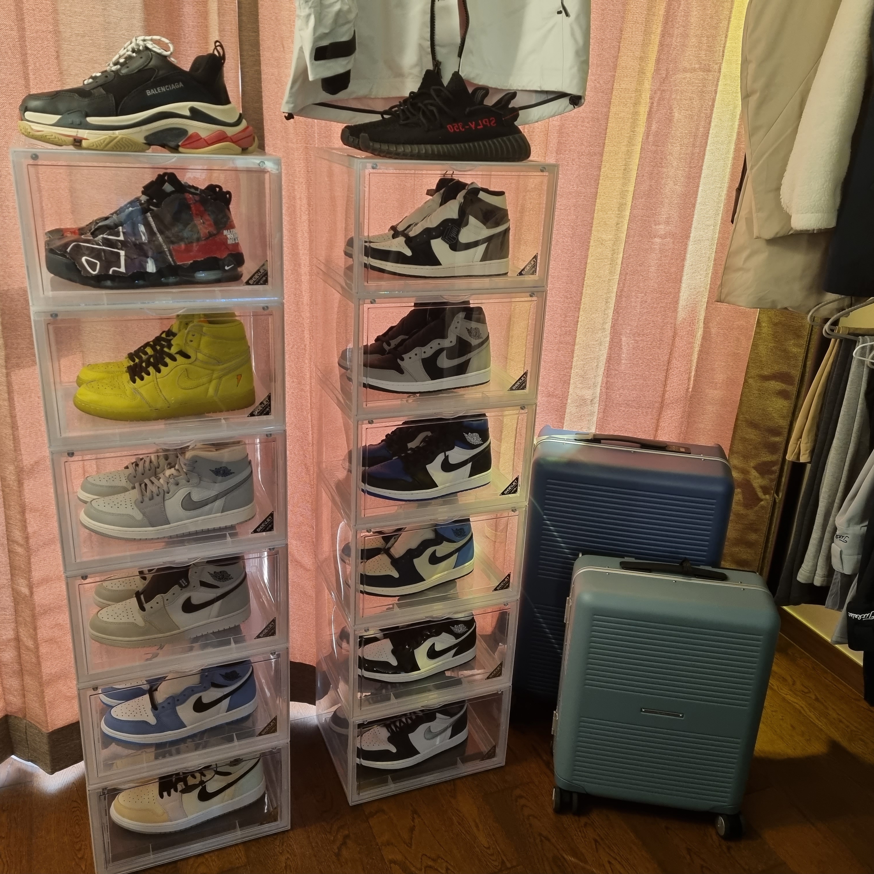 Nike Air More Uptempo 96 Maximum Volume, Jordan 1 Retro High OG Black Mocha 착용 스타일