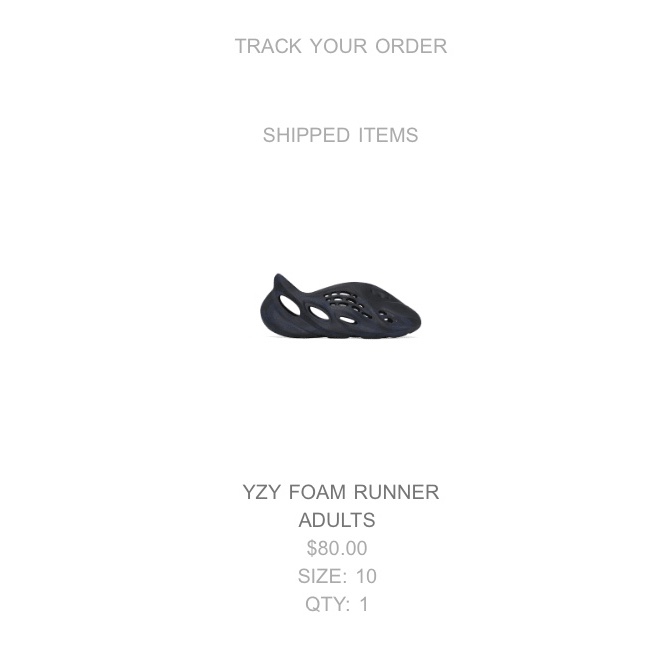 Adidas Yeezy Foam RNNR Mineral Blue 착용 스타일