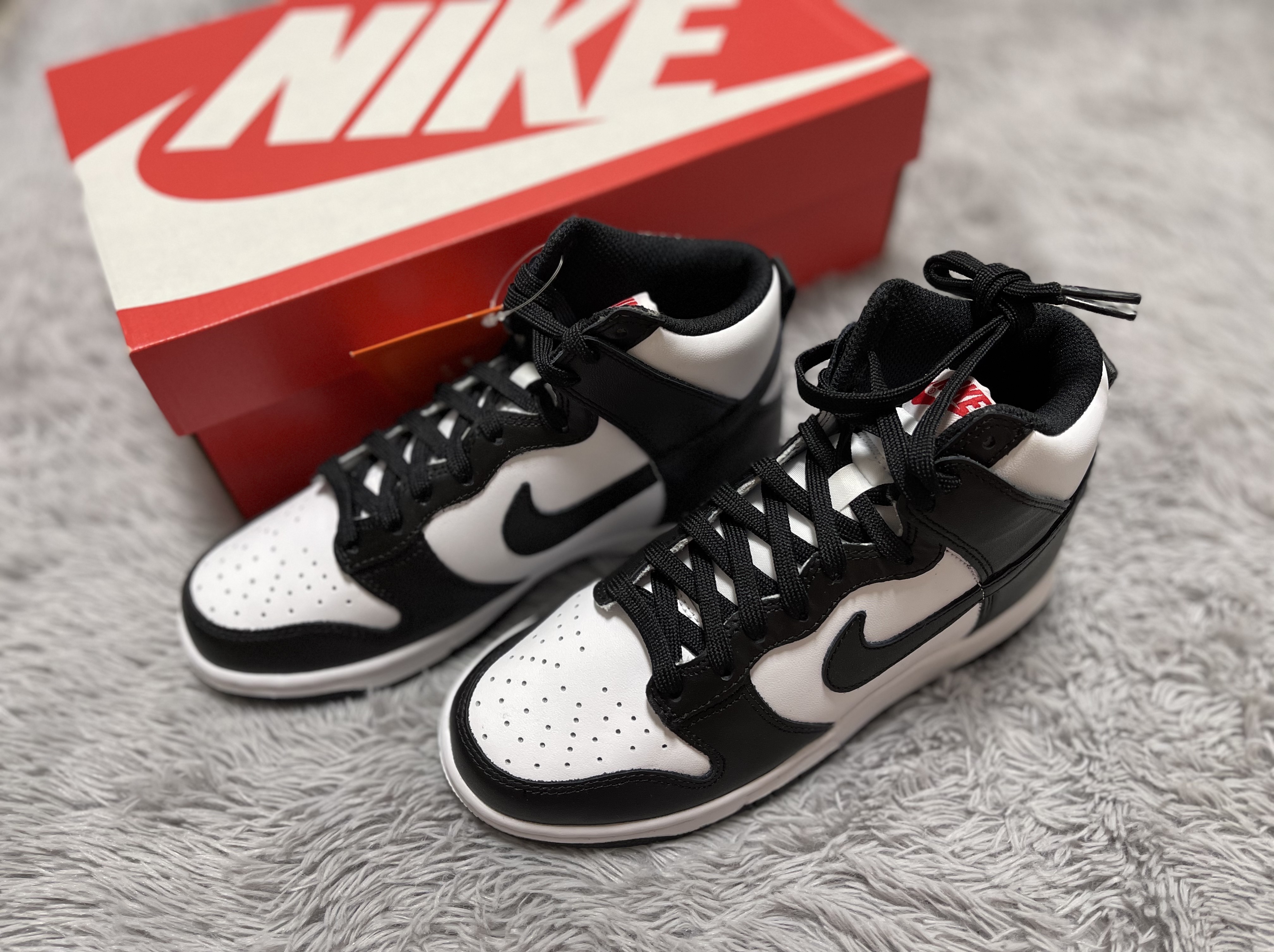(W) Nike Dunk High Black and White 착용 스타일 - 2