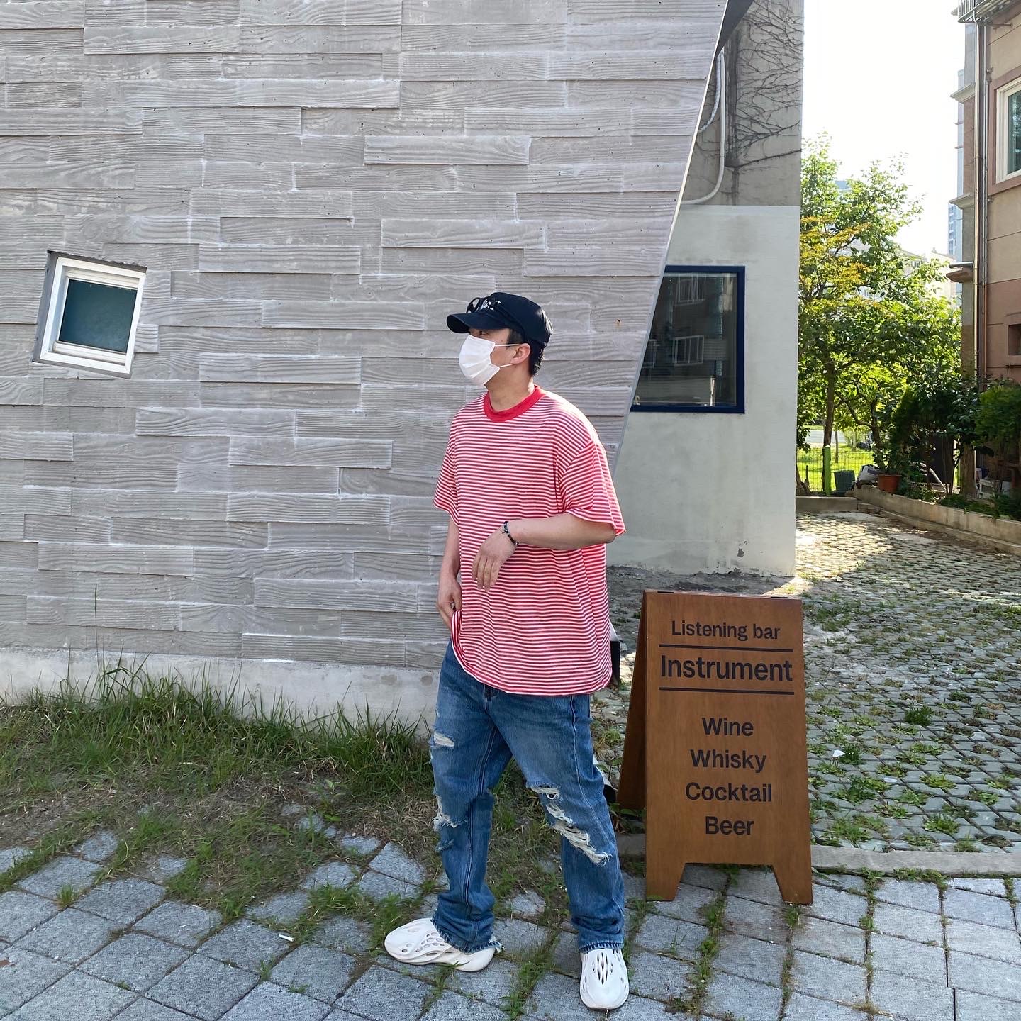 Adidas Yeezy Foam RNNR Ararat 착용 스타일 - 1