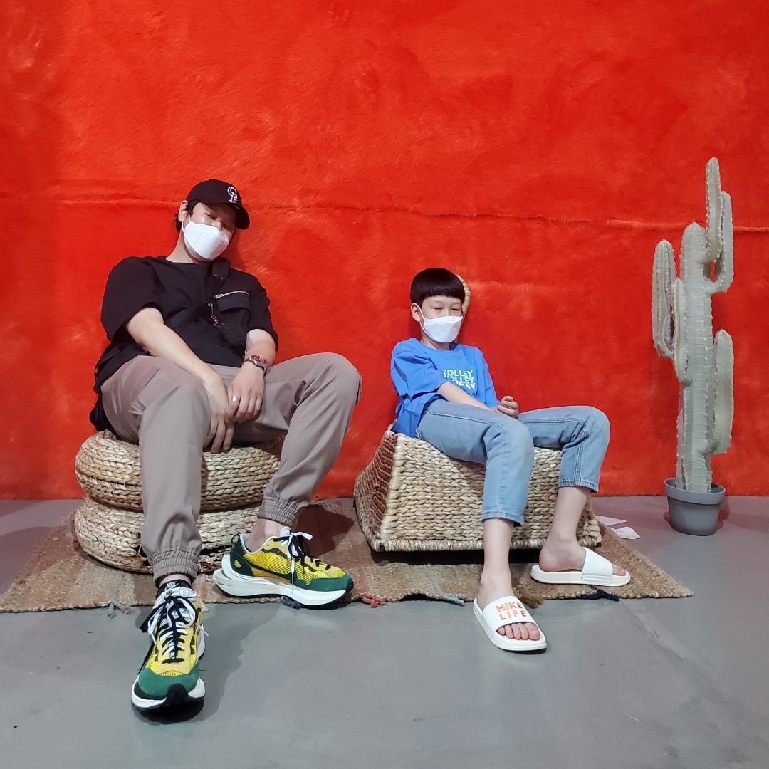 Nike x Sacai VaporWaffle Tour Yellow & Gorge Green Sail 착용 스타일 - 4