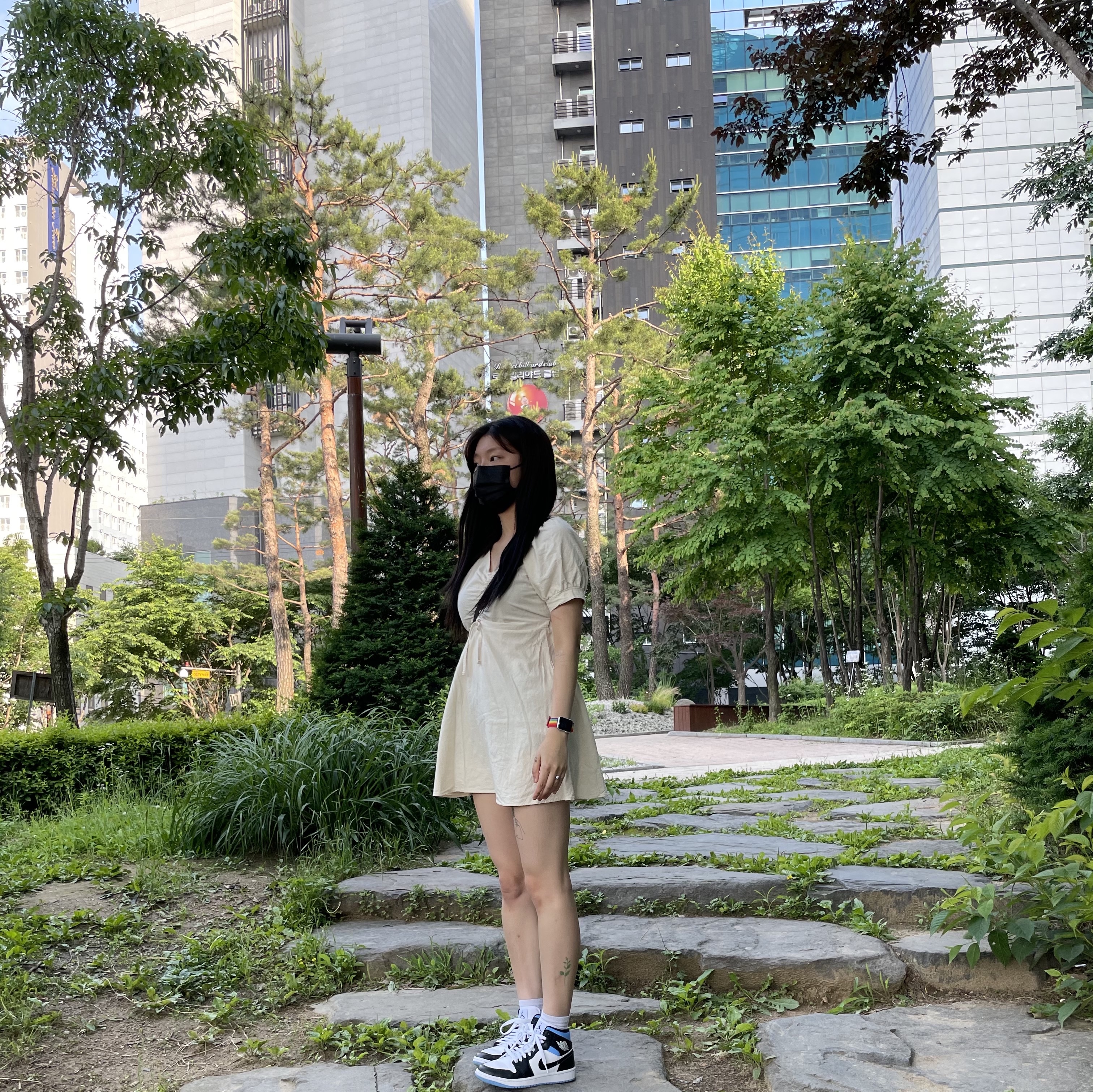 (W) Jordan 1 Mid White Black University Blue 착용 스타일