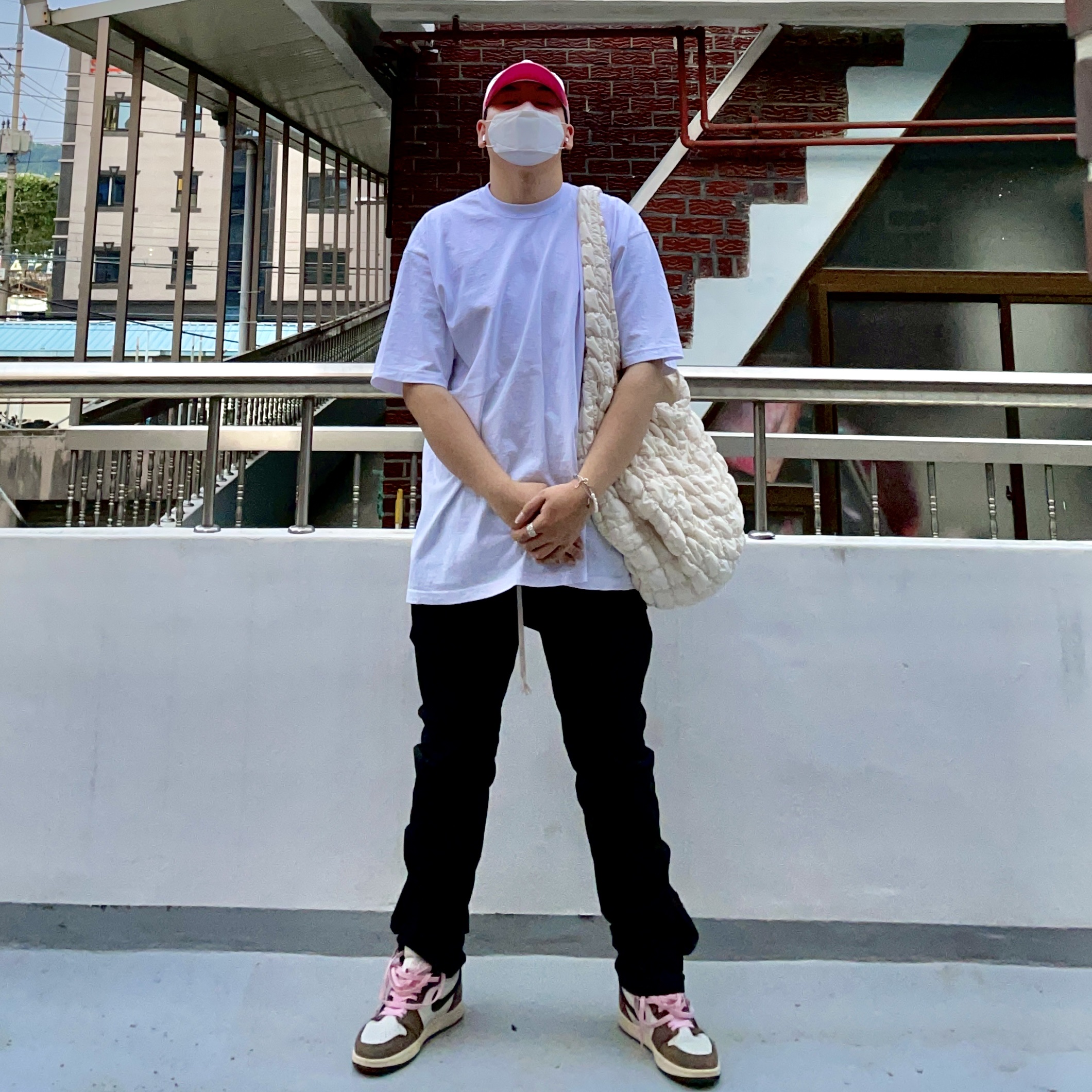 Jordan 1 x Travis Scott Retro High OG SP Mocha 착용 스타일