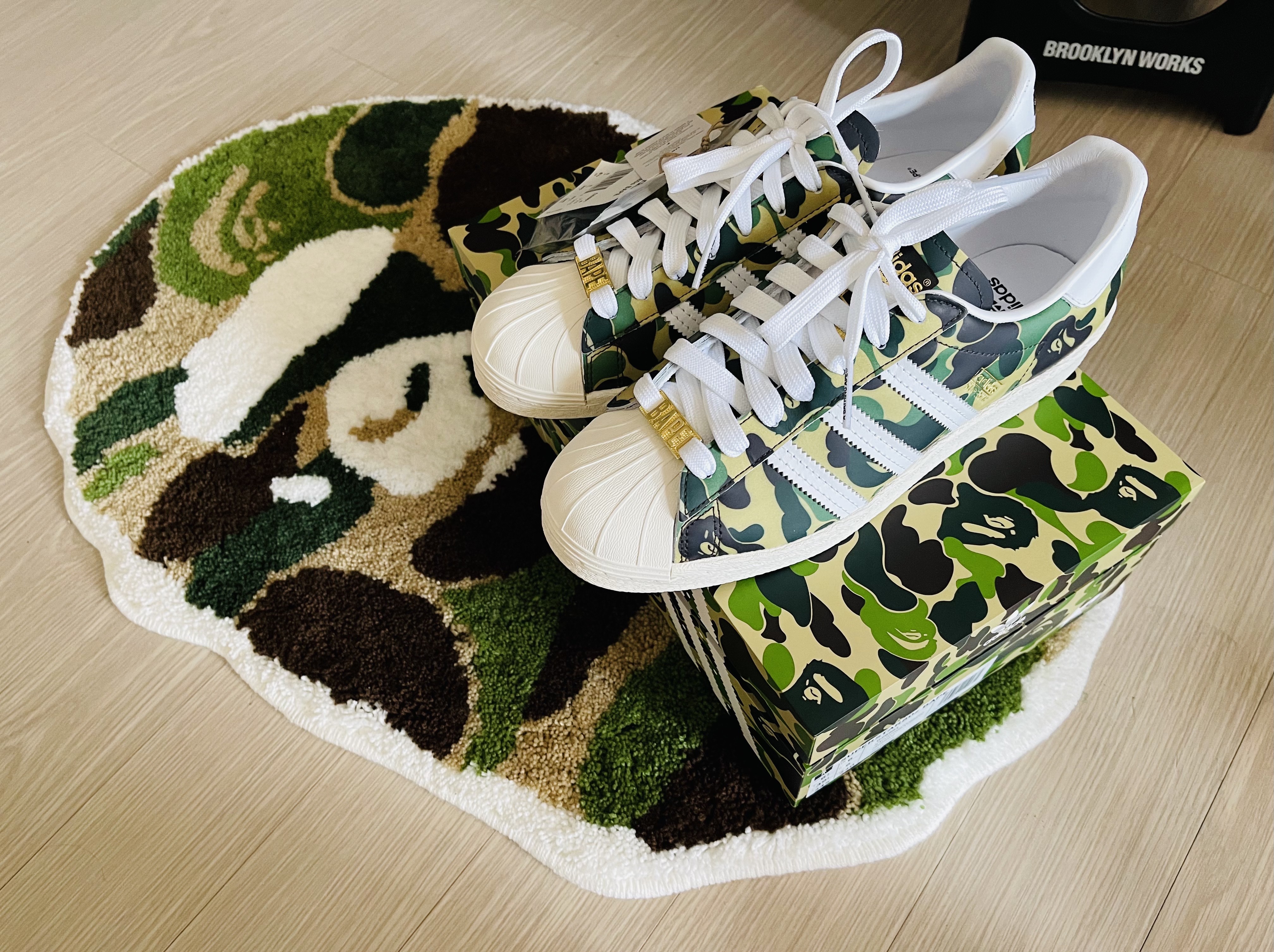 Adidas x BAPE Superstar 80s Green Camo 착용 스타일