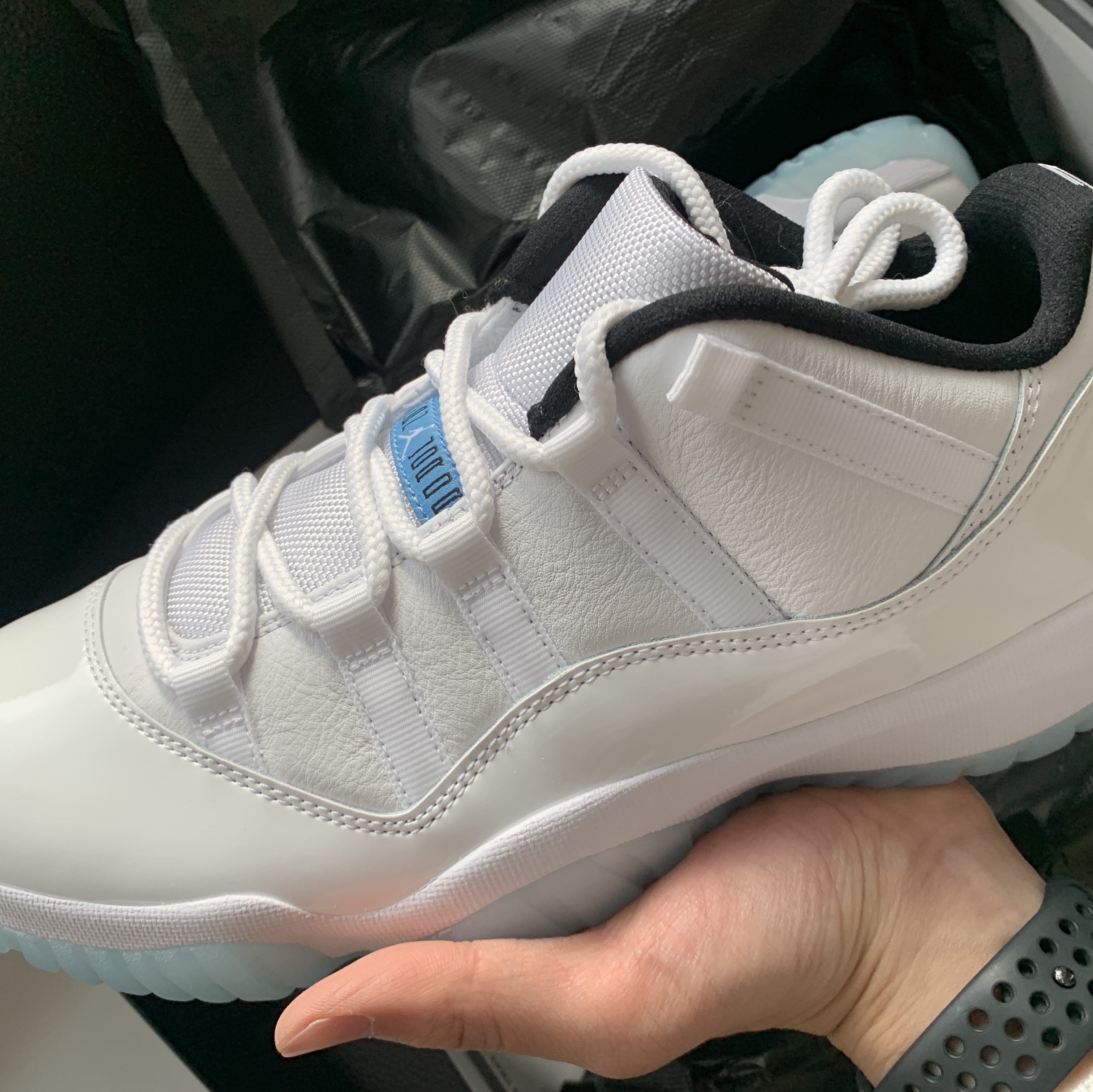 Jordan 11 Retro Low Legend Blue 착용 스타일 - 1
