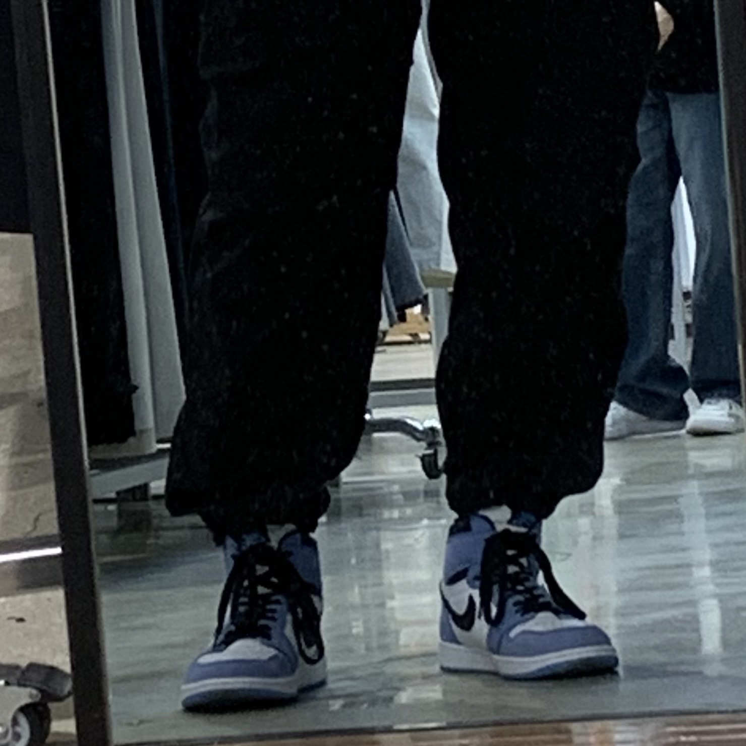 Jordan 1 Retro High OG University Blue 착용 스타일 - 2