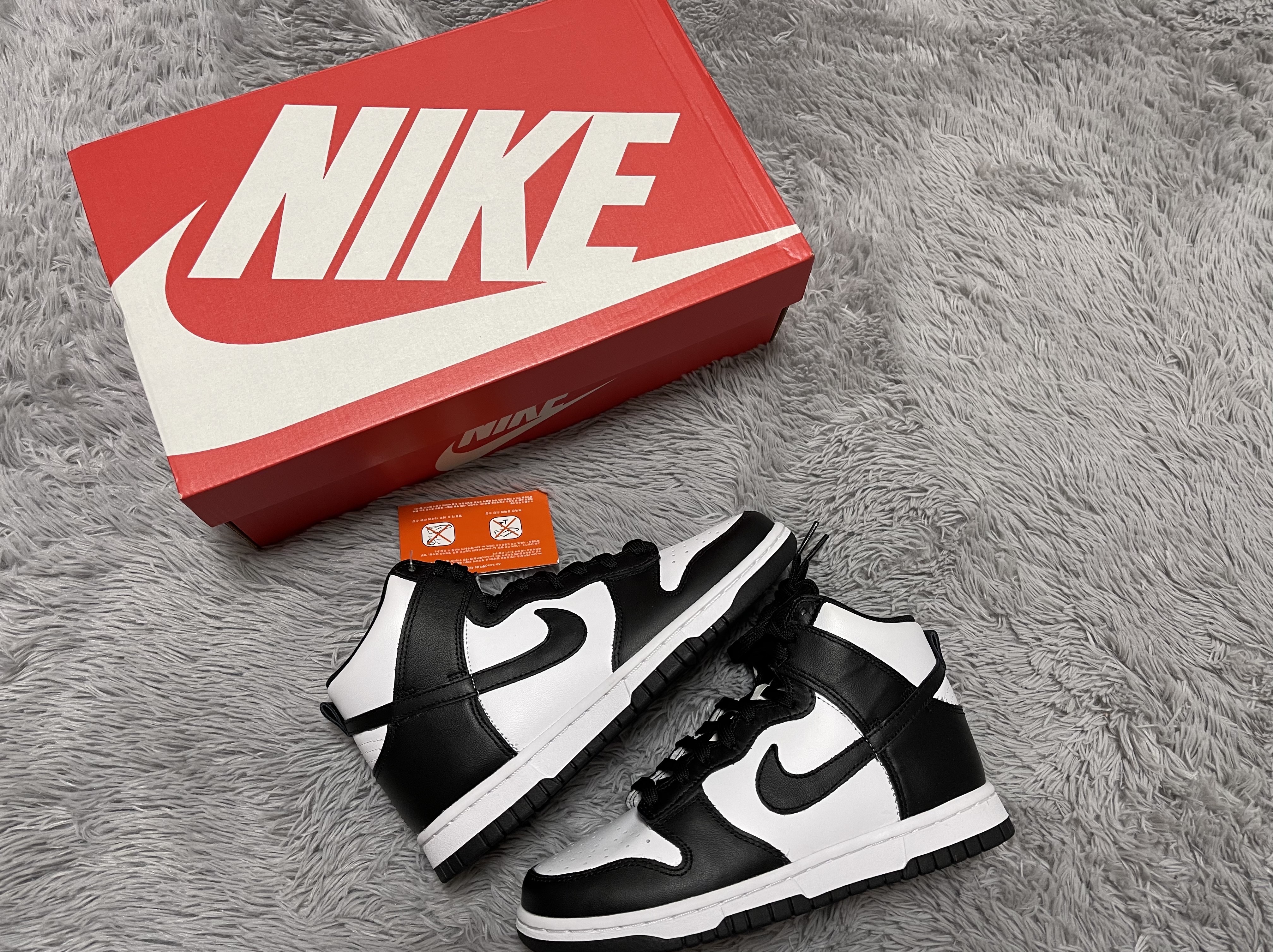 (W) Nike Dunk High Black and White 착용 스타일 - 1