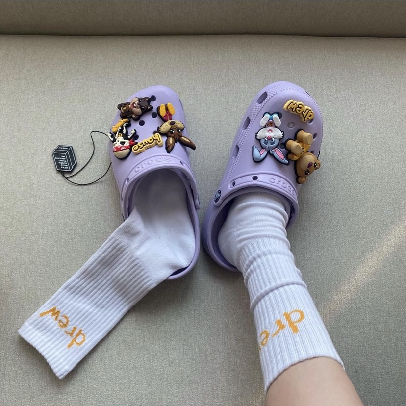 Crocs x Justin Bieber x Drew Classic Clog Lavender 착용 스타일 - 3