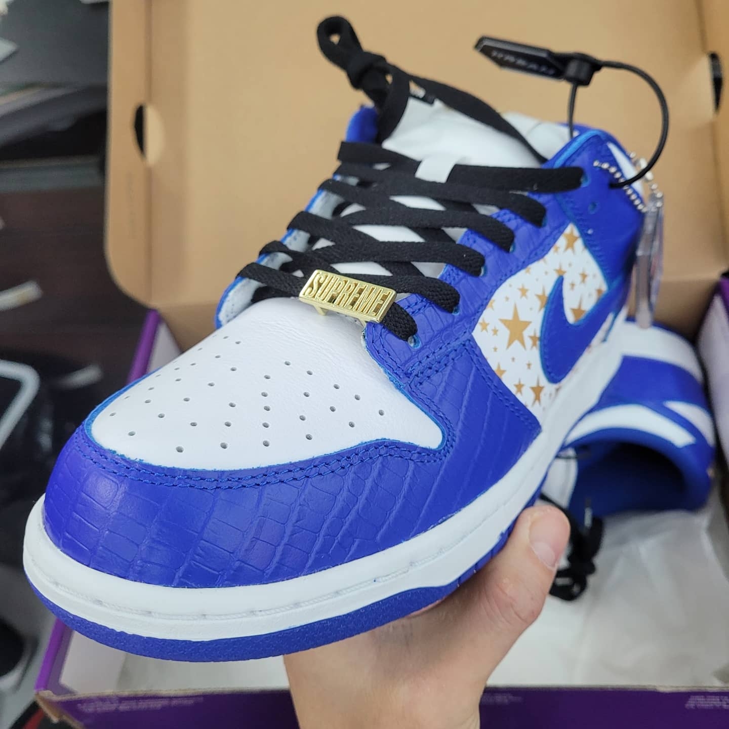 Nike x Supreme SB Dunk Low Hyper Blue 착용 스타일 - 1