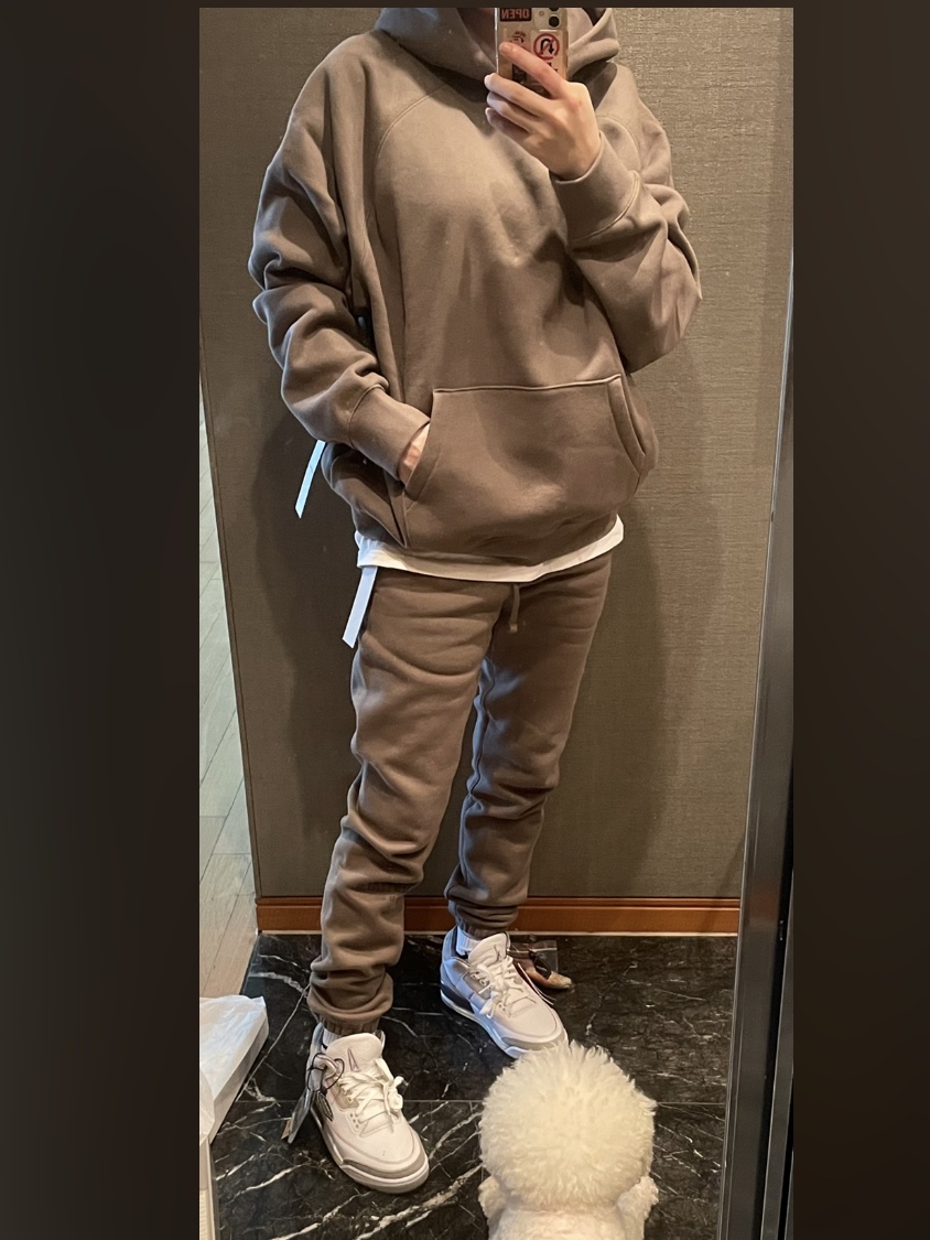 Essentials Pull-Over Hoodie Taupe - 21SS, Essentials Sweatpants Taupe - 21SS 착용 스타일 - 3