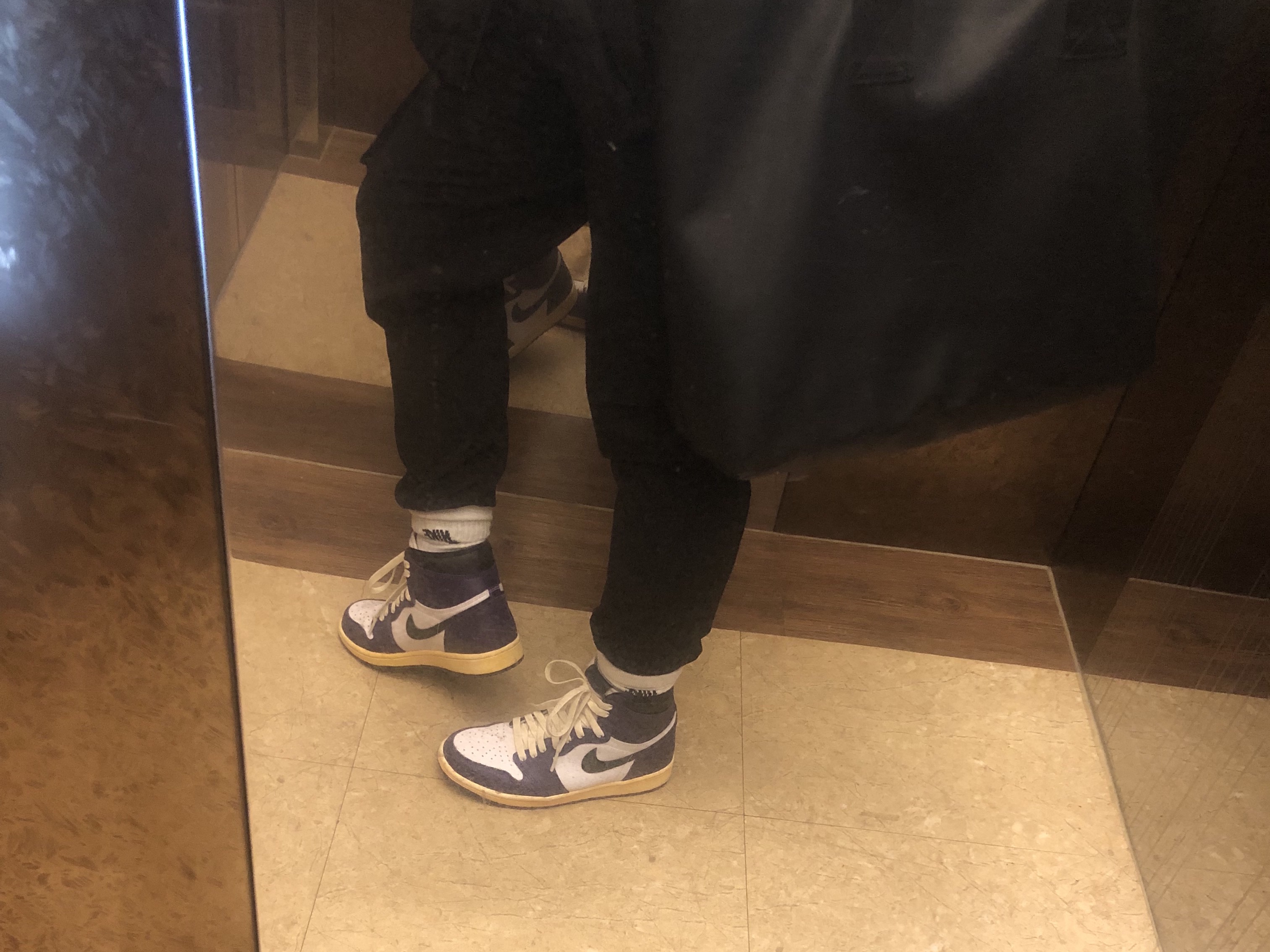 Jordan 1 Retro High OG Court Purple 2020, Essentials Tote Bag Dark Slate/Stretch Limo/Black - 20FW 착용 스타일
