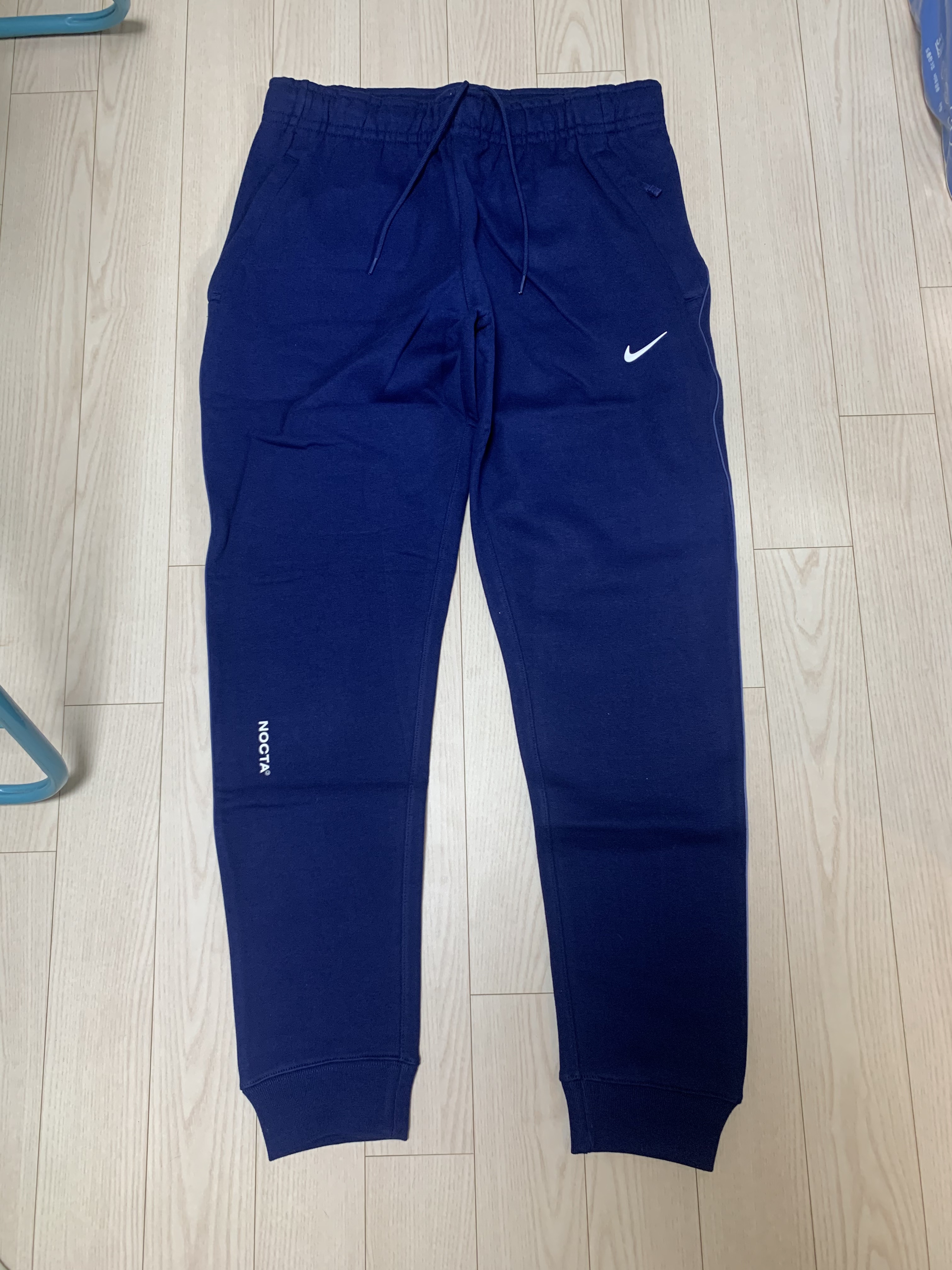 Nike x Drake Nocta Cardinal Stock Essential Fleece Pants Navy - US/EU 착용 스타일 - 2