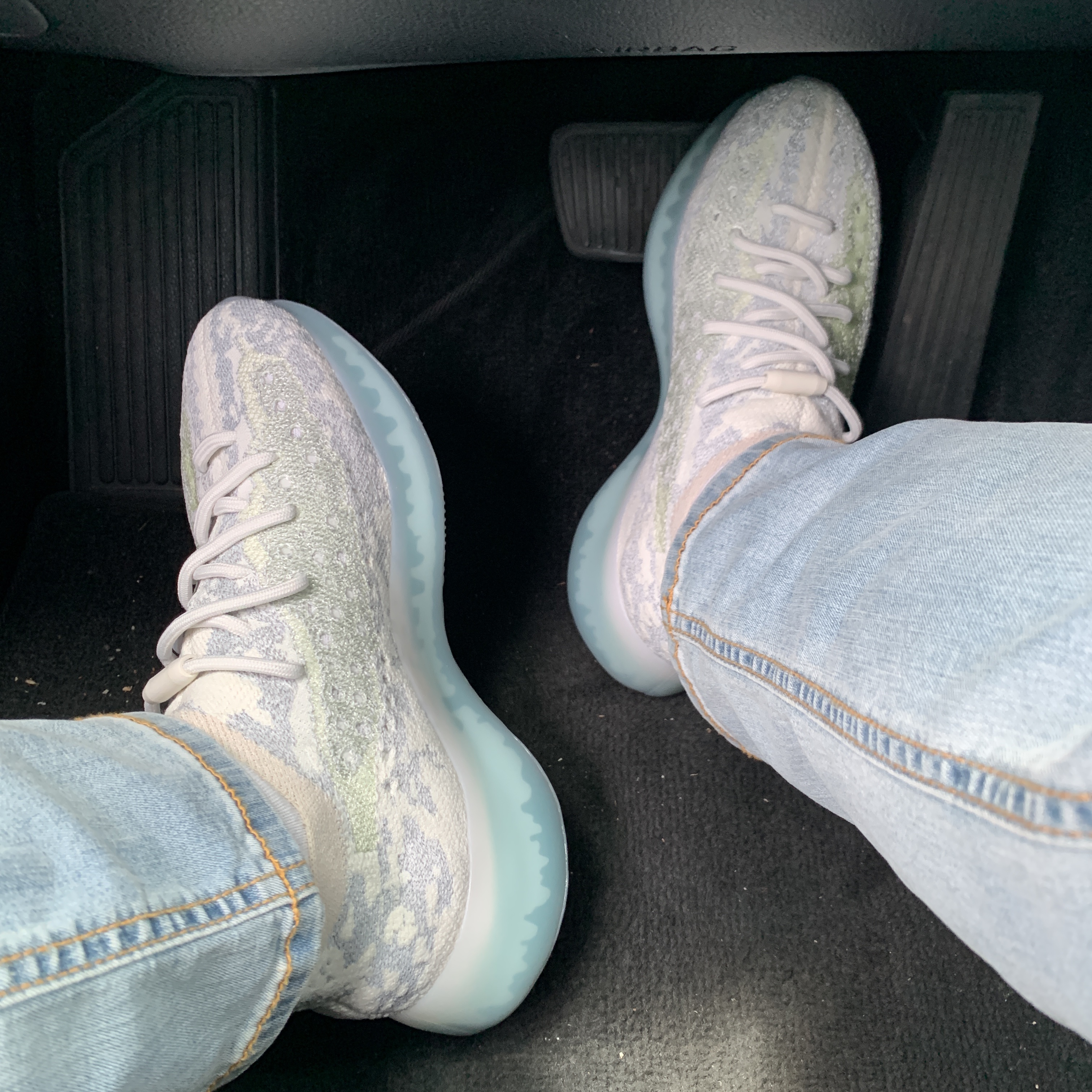 Adidas Yeezy Boost 380 Alien Blue - Reflective 착용 스타일 - 1