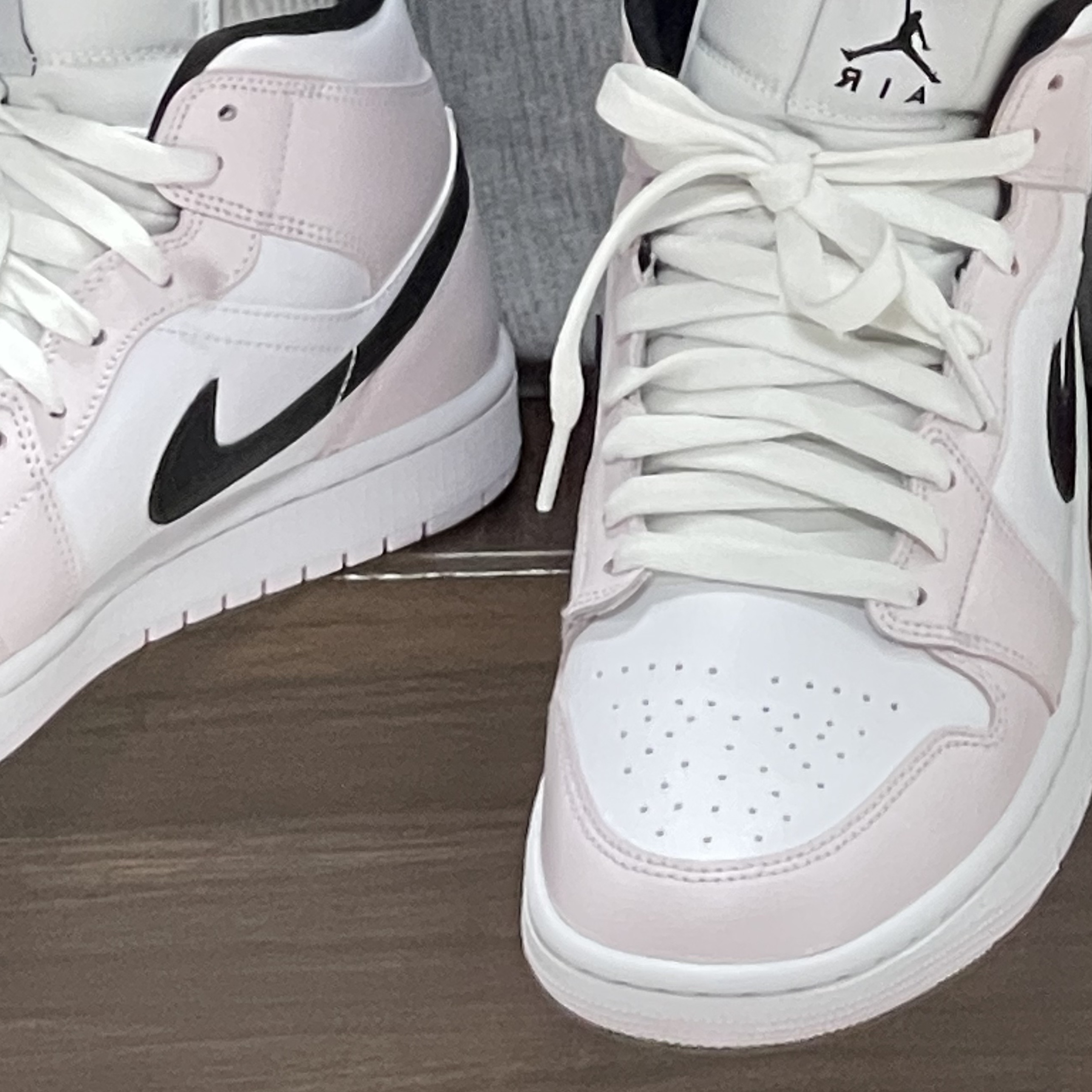 (W) Jordan 1 Mid Barely Rose 착용 스타일 - 4