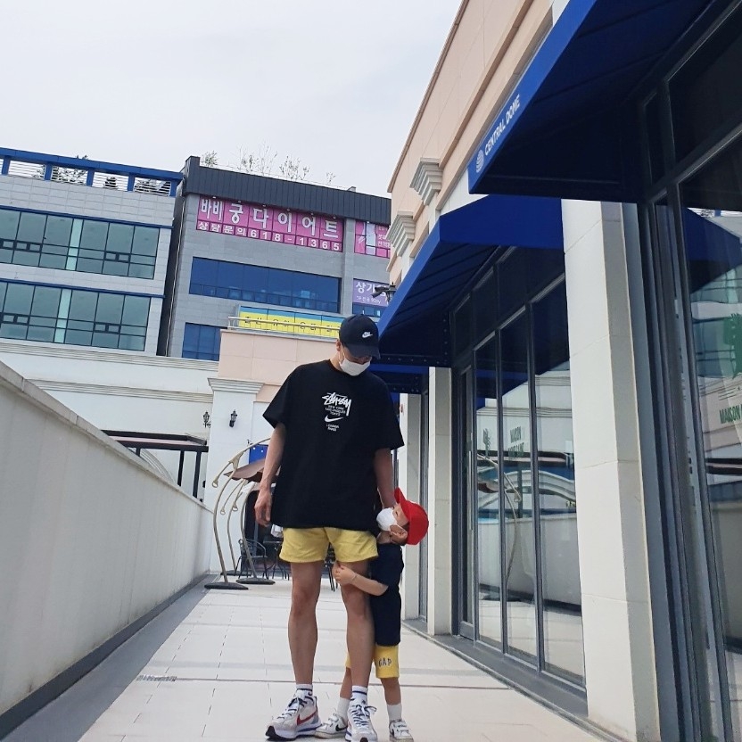 Nike x Stussy WT T-Shirt Black - Asia, Nike x Sacai VaporWaffle Royal Fuchsia 착용 스타일