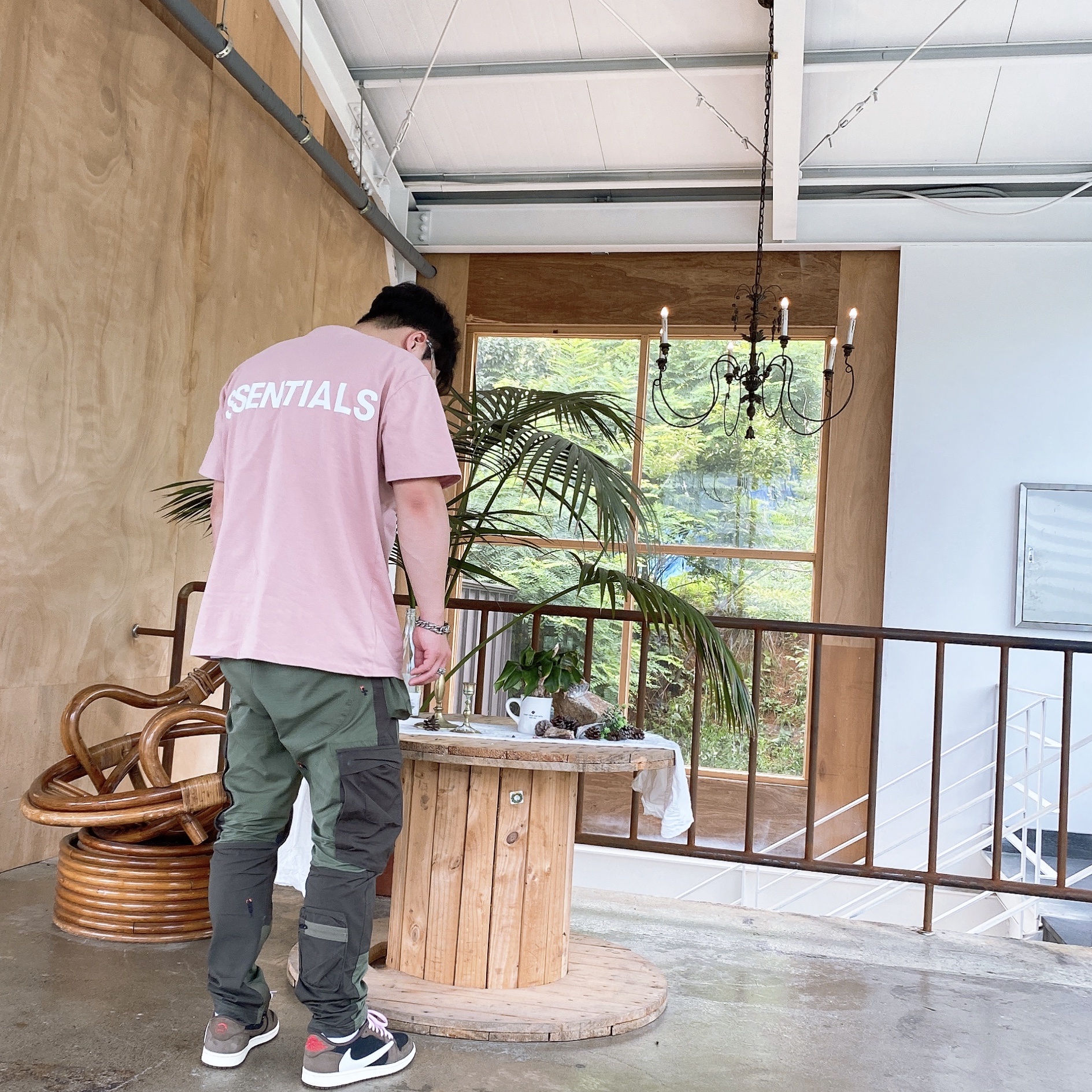 Jordan 1 x Travis Scott Retro Low OG SP Mocha, Jordan x Travis Scott Cargo Pants Olive 착용 스타일