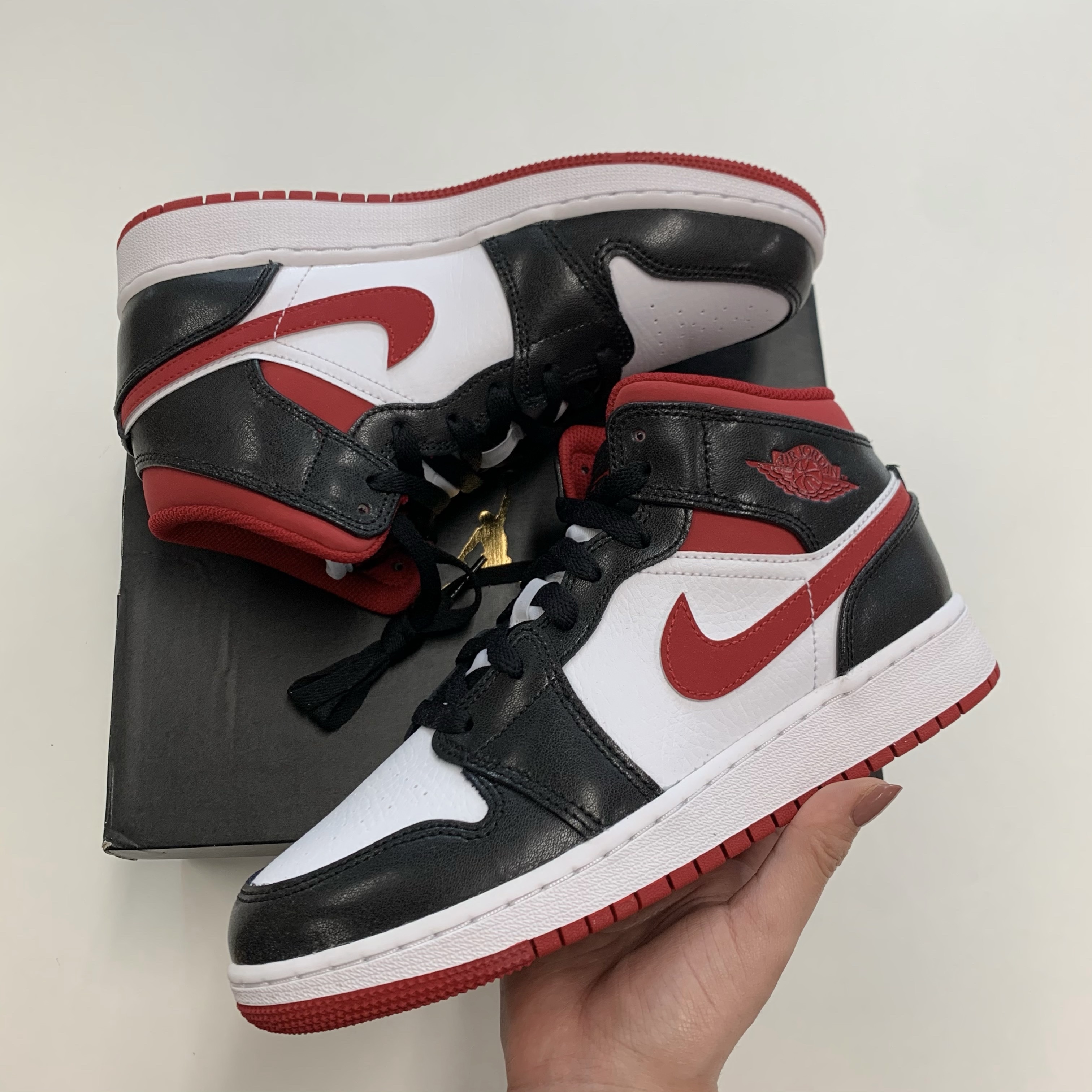 (GS) Jordan 1 Mid Gym Red Black White 착용 스타일