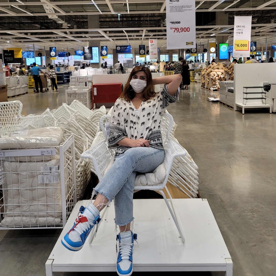 Jordan 1 x Off-White Retro High University Blue, Jordan 1 x Travis Scott Retro High OG SP Mocha 착용 스타일 - 2