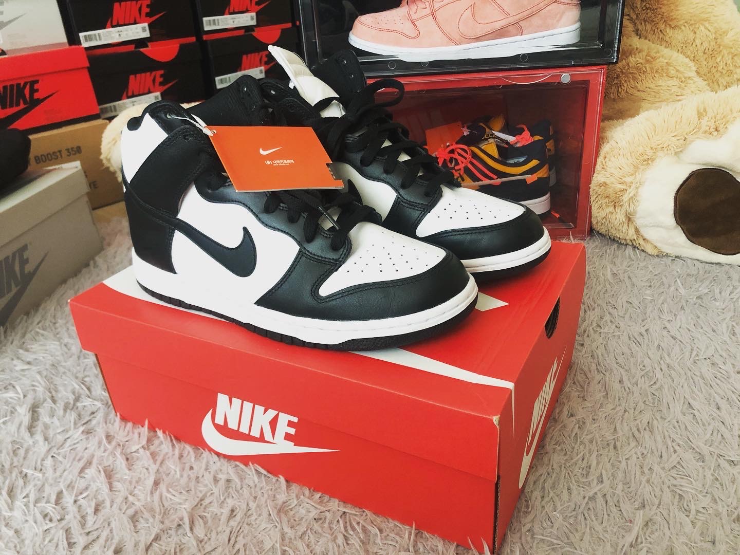 Nike Dunk High Retro Black and White, Nike x Off-White Dunk Low University Gold Midnight Navy 착용 스타일 - 3