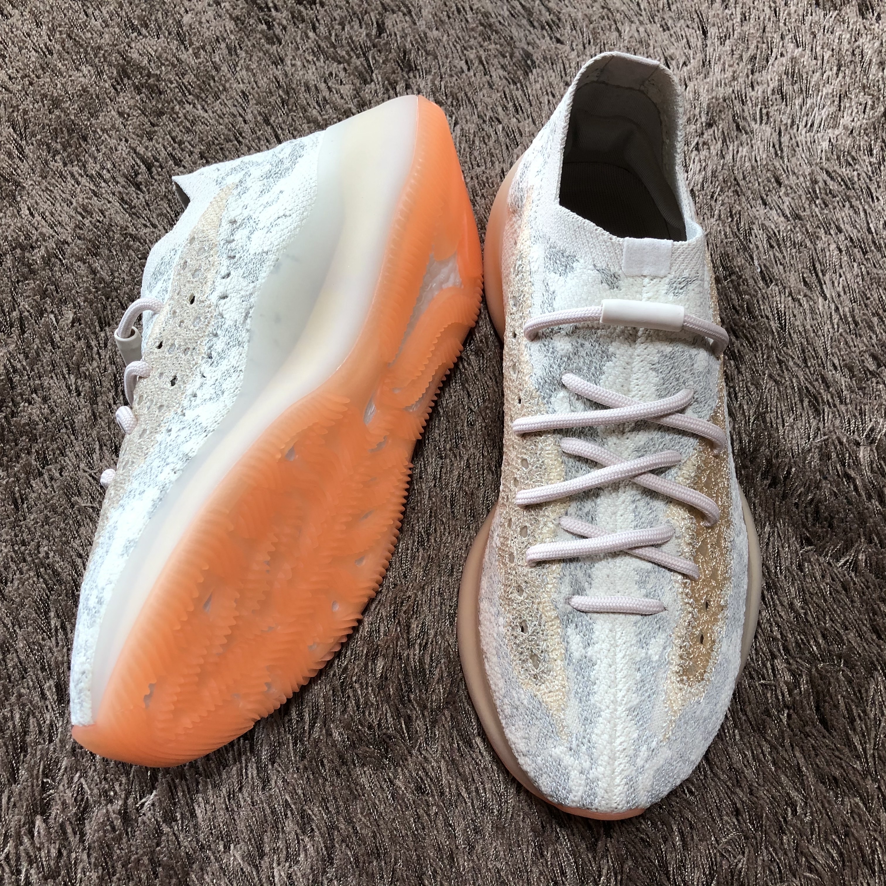 Adidas Yeezy Boost 380 Yecoraite - Reflective 착용 스타일 - 4