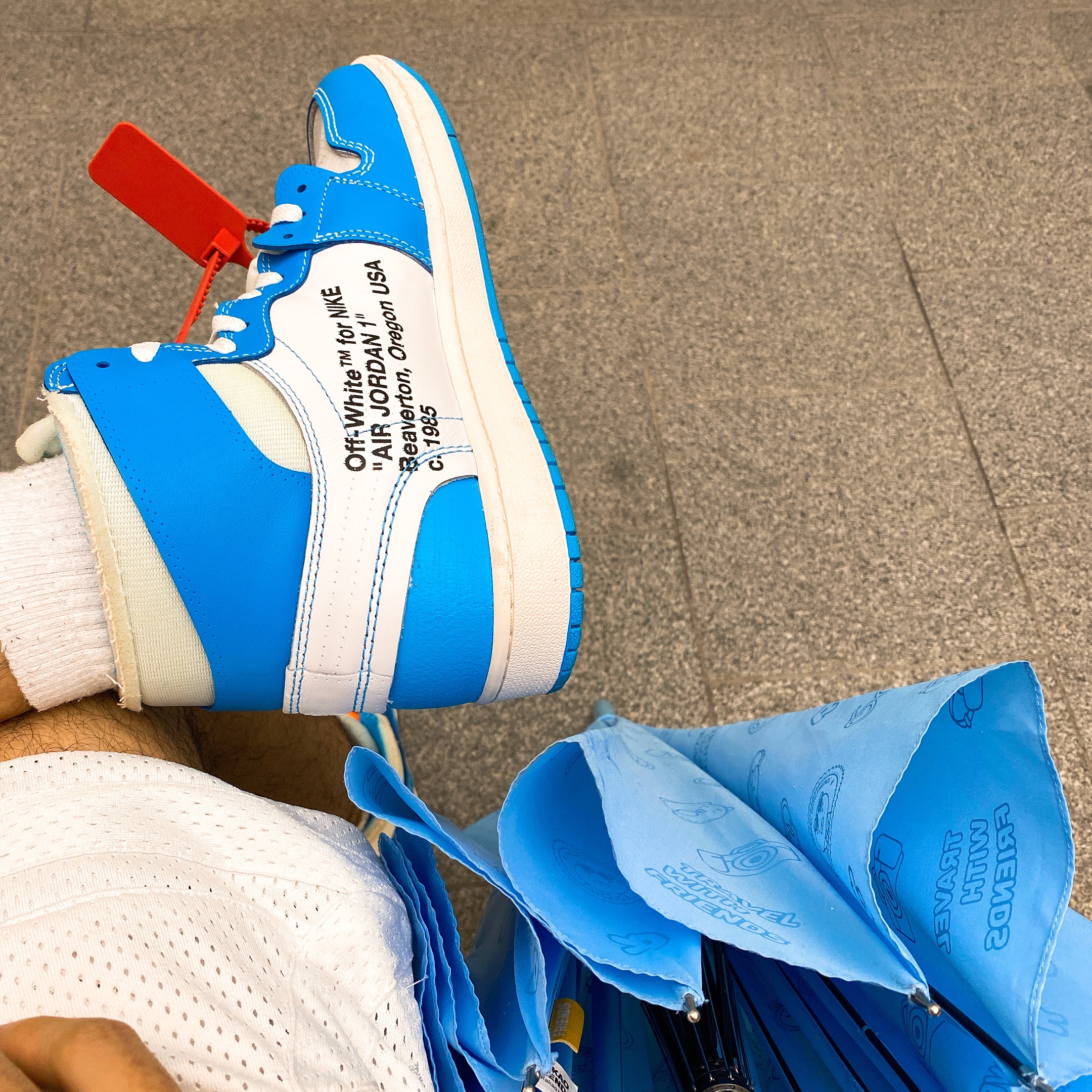 Jordan 1 x Off-White Retro High University Blue 착용 스타일