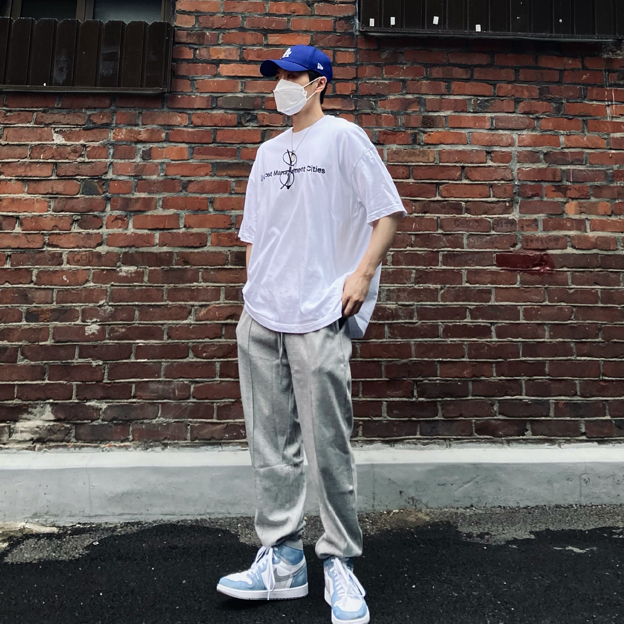 Jordan 1 Retro High OG Hyper Royal 착용 스타일