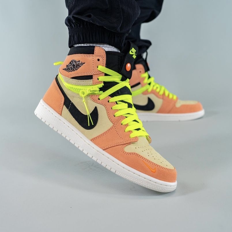 Jordan 1 High Switch Peach, Jordan 1 High Switch Light Smoke Grey 착용 스타일 - 4