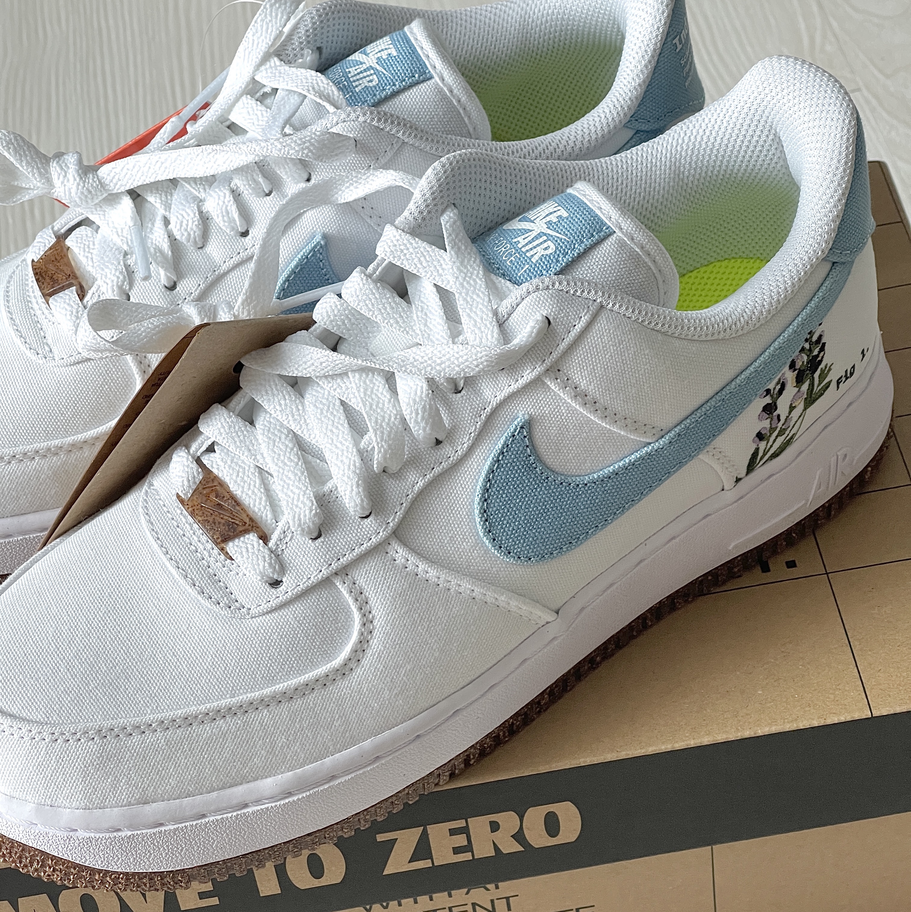 (W) Nike Air Force 1 '07 LV8 Indigo 착용 스타일 - 1