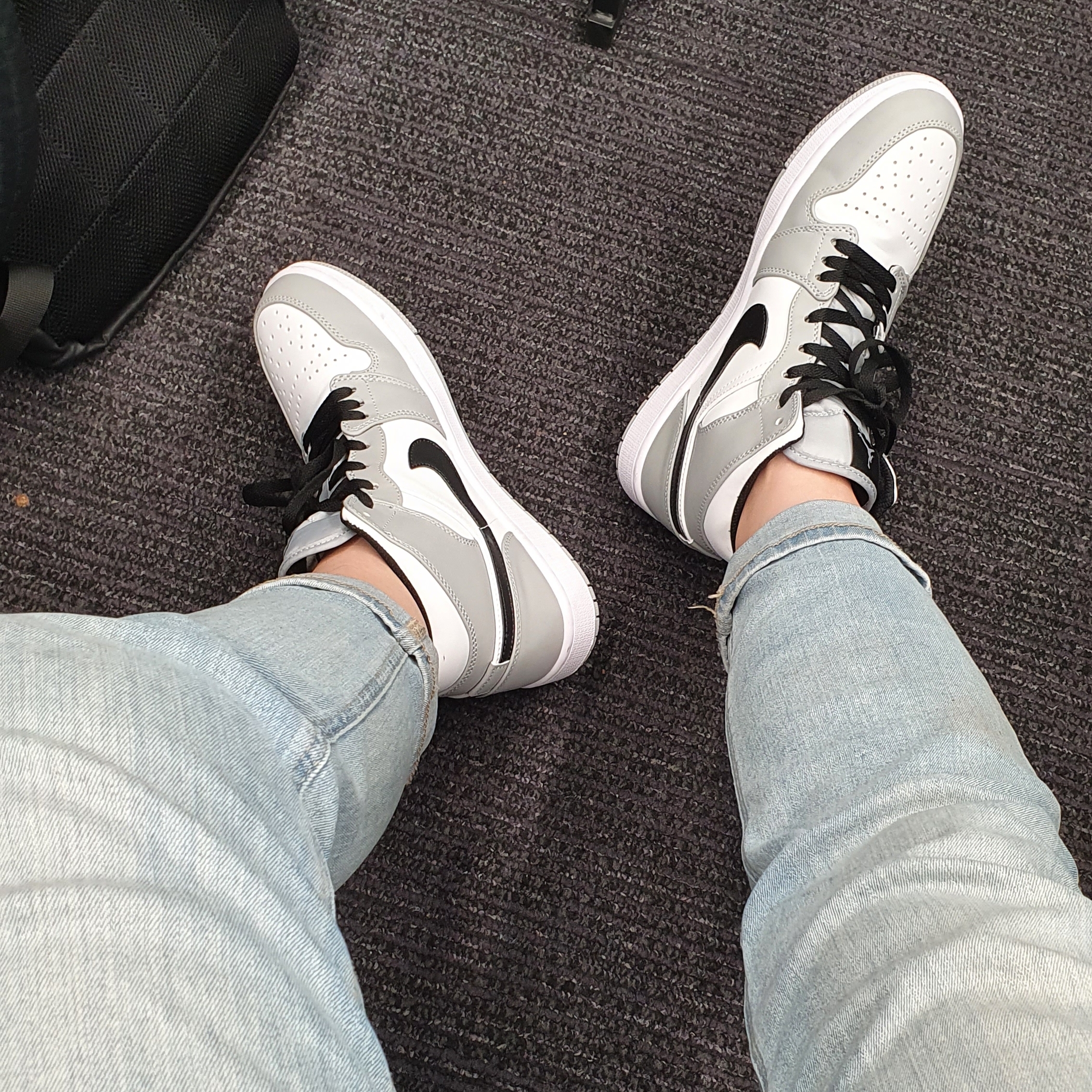 Jordan 1 Mid Light Smoke Grey 착용 스타일