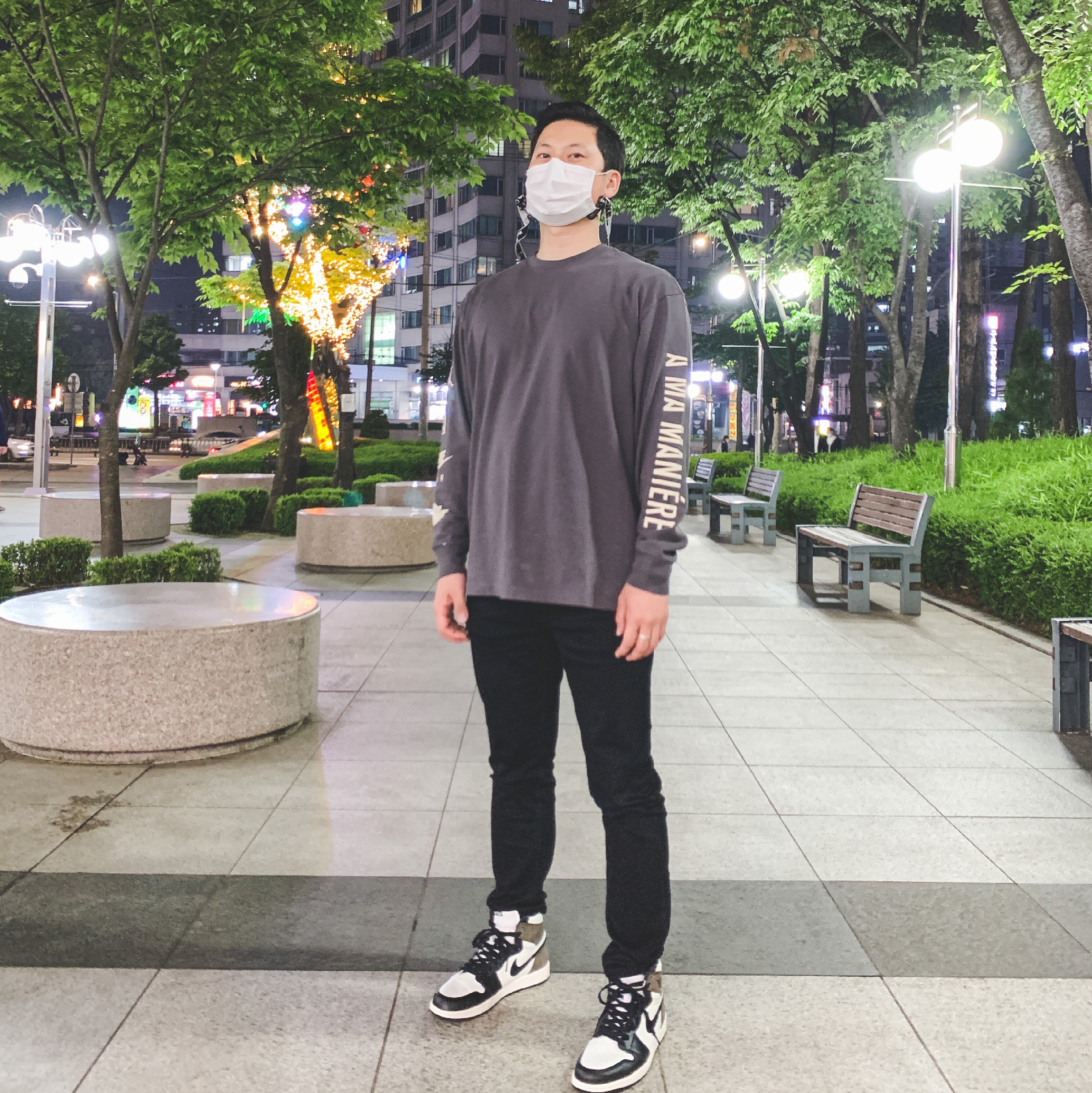 Jordan 1 Retro High OG Black Mocha, Jordan x A Ma Maniere L/S T-Shirt Midnight Fog - Asia 착용 스타일