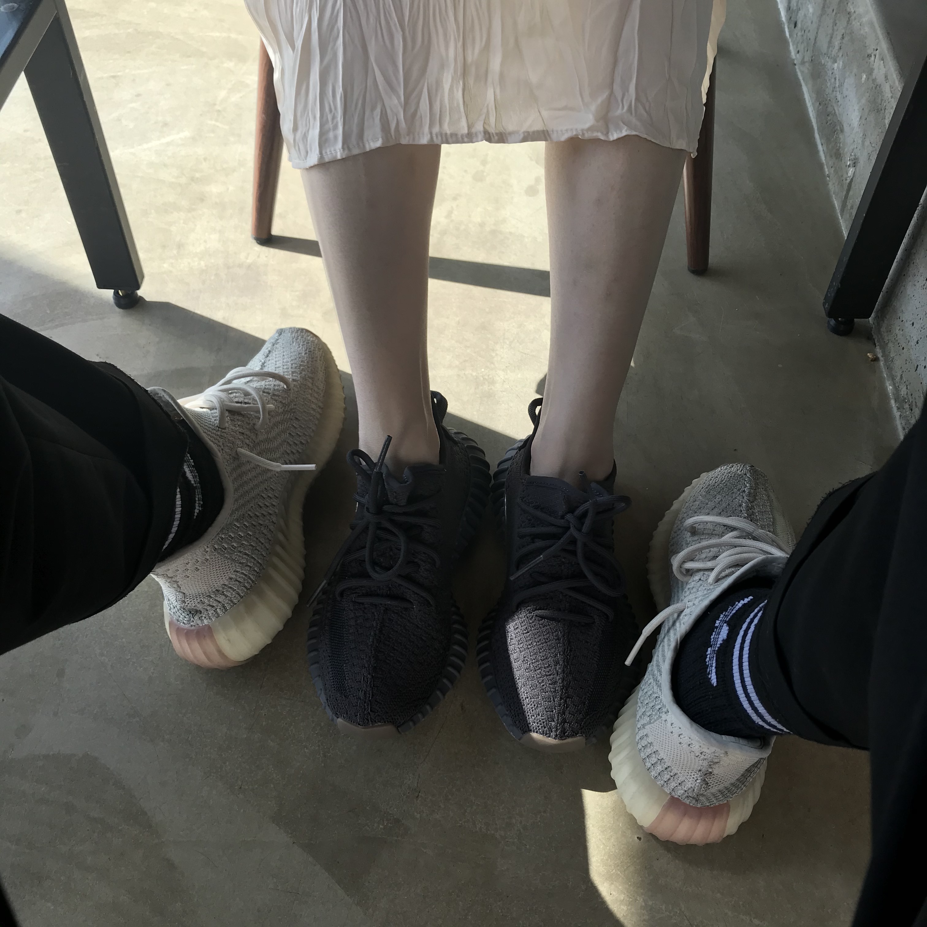 Adidas Yeezy Boost 350 V2 Citrin - Non-Reflective, Adidas Yeezy Boost 350 V2 Cinder 착용 스타일 - 2