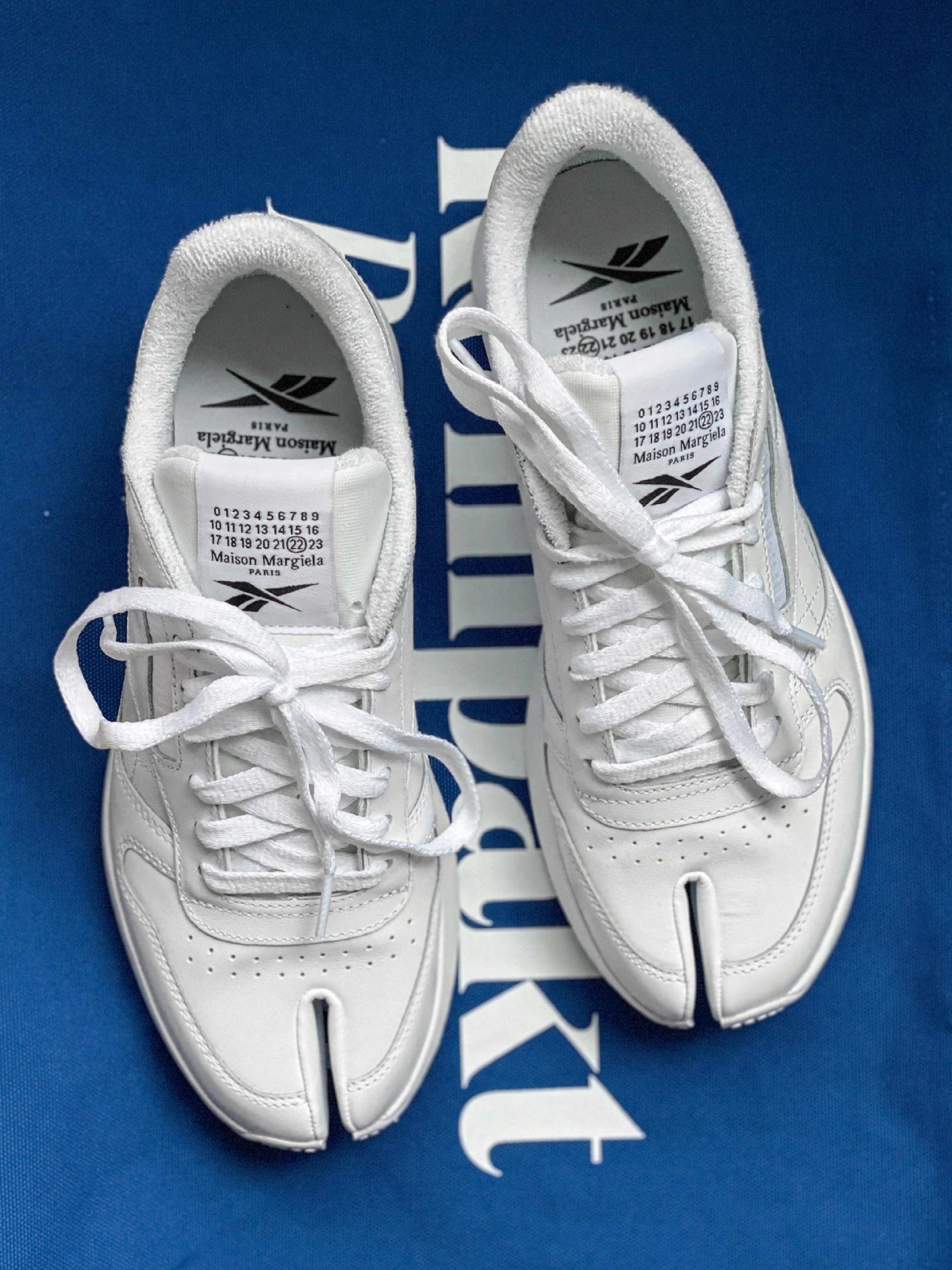 Reebok x Maison Margiela Classic Leather Tabi Shoes White 착용 스타일