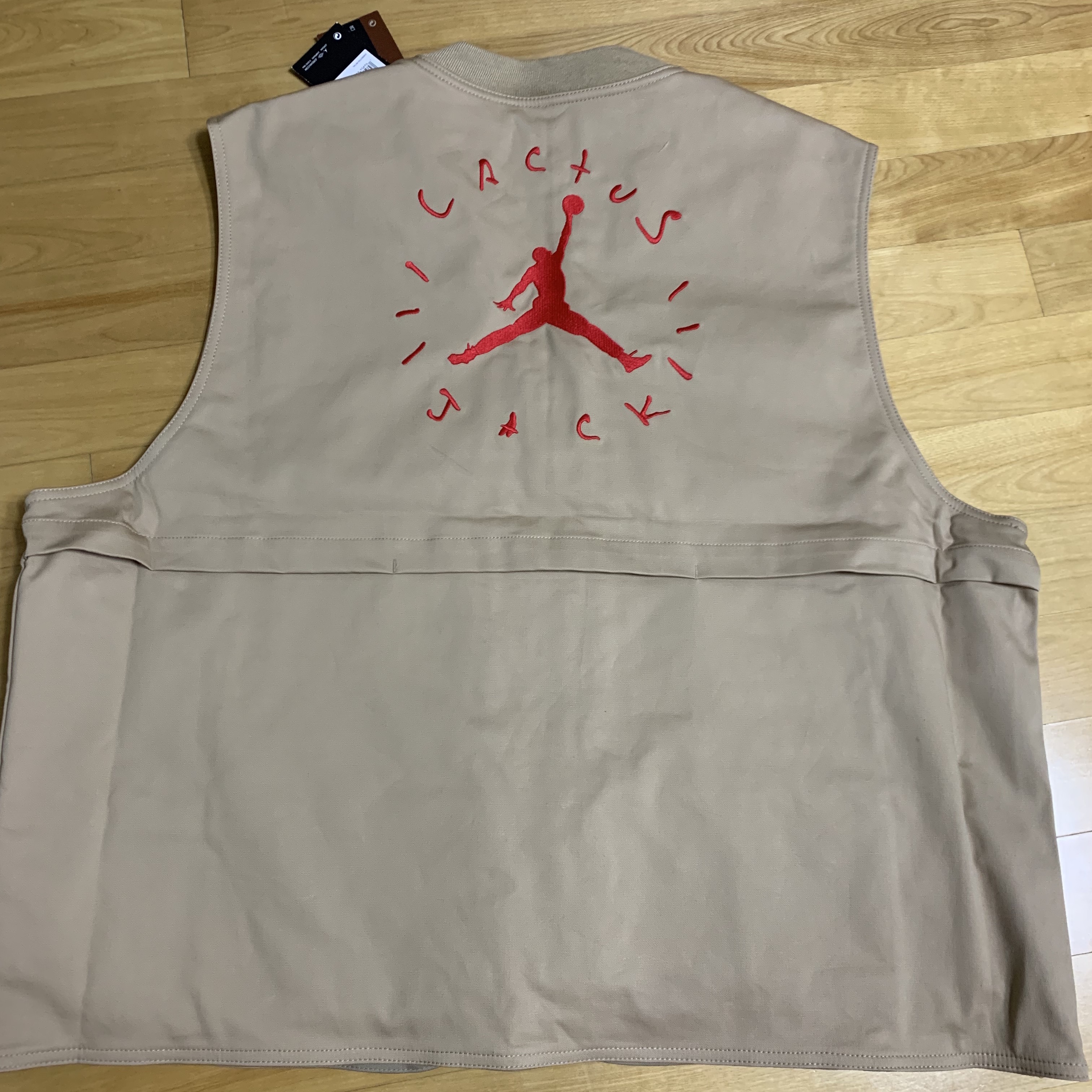 Jordan x Travis Scott Utility Vest - US/EU 착용 스타일 - 2