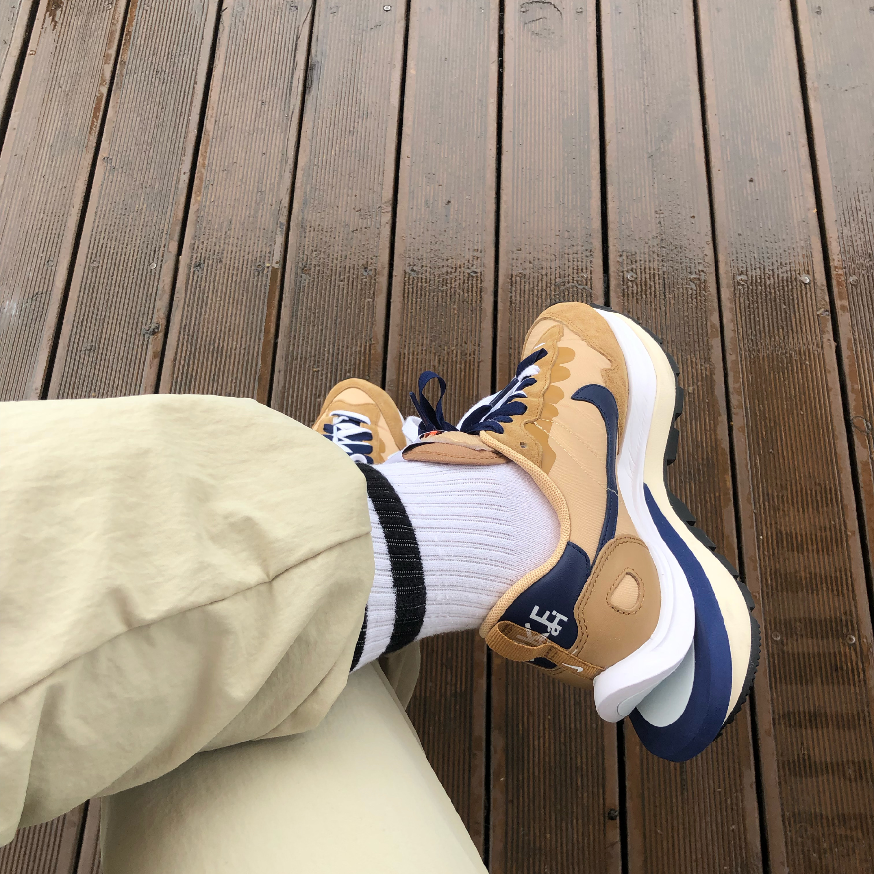 Nike x Sacai VaporWaffle Sesame and Blue Void 착용 스타일