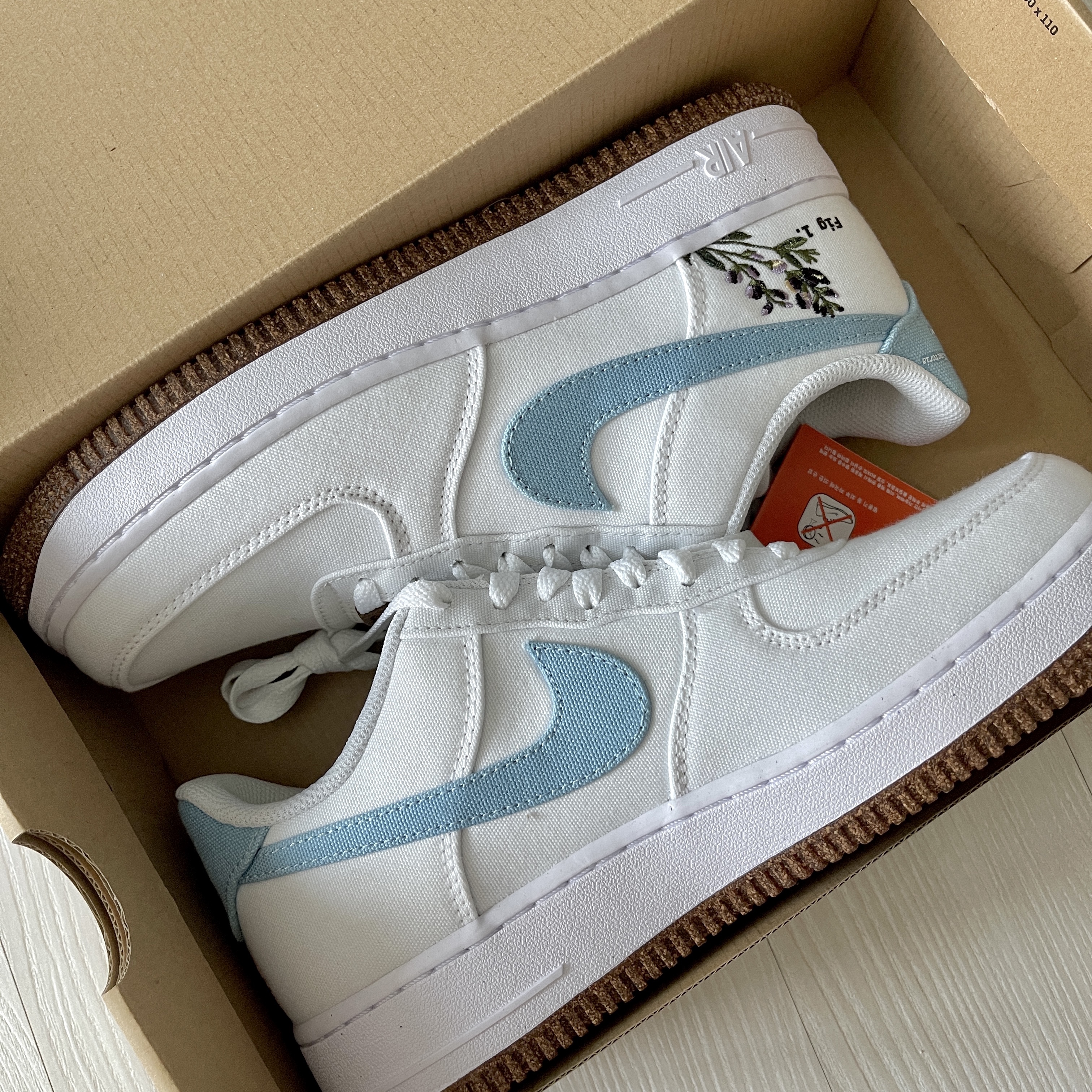 (W) Nike Air Force 1 '07 LV8 Indigo 착용 스타일 - 2