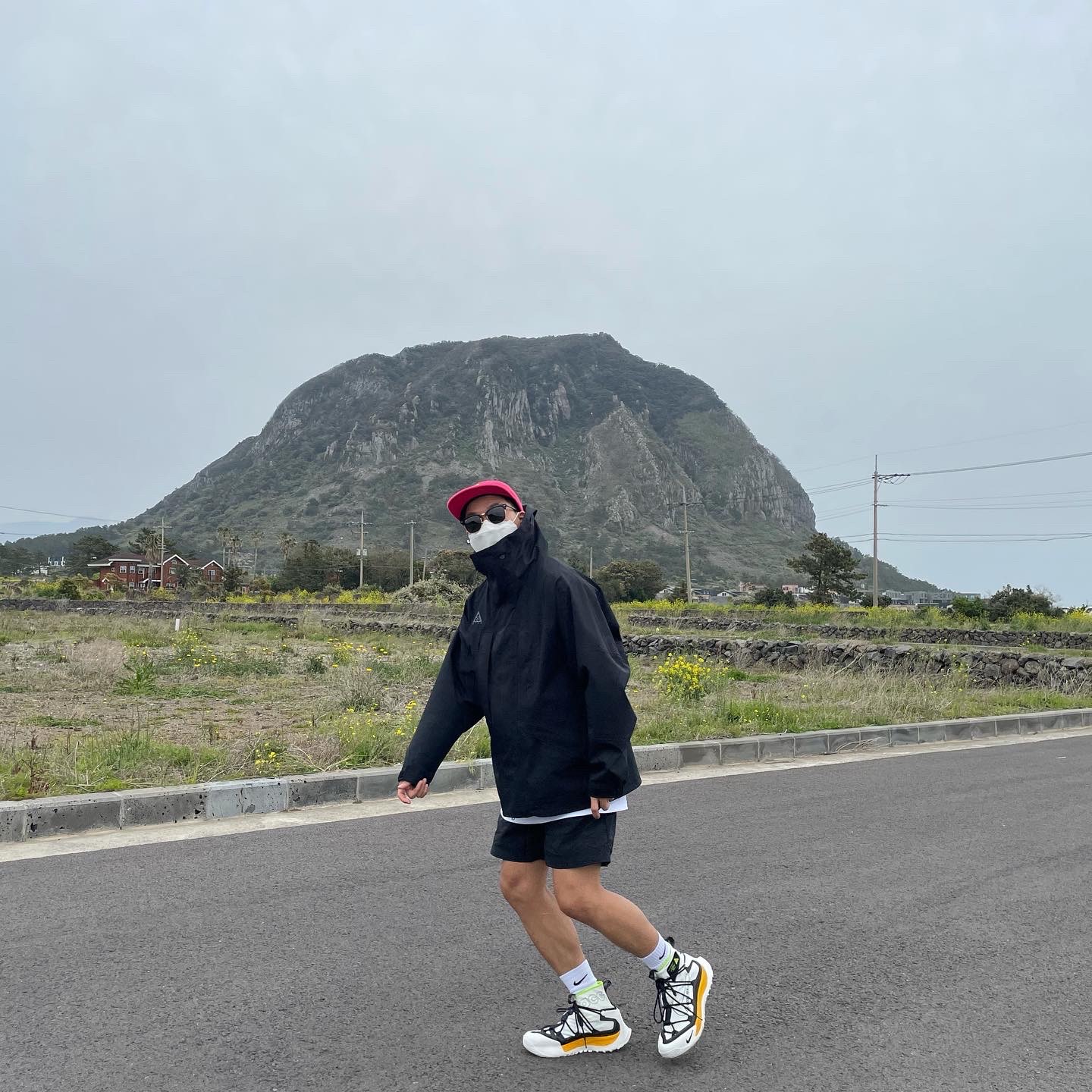 Nike ACG Terra Antarktik Gore-Tex Summit White, Nike ACG Gore-Tex Jacket Black Anthracite 착용 스타일 - 2